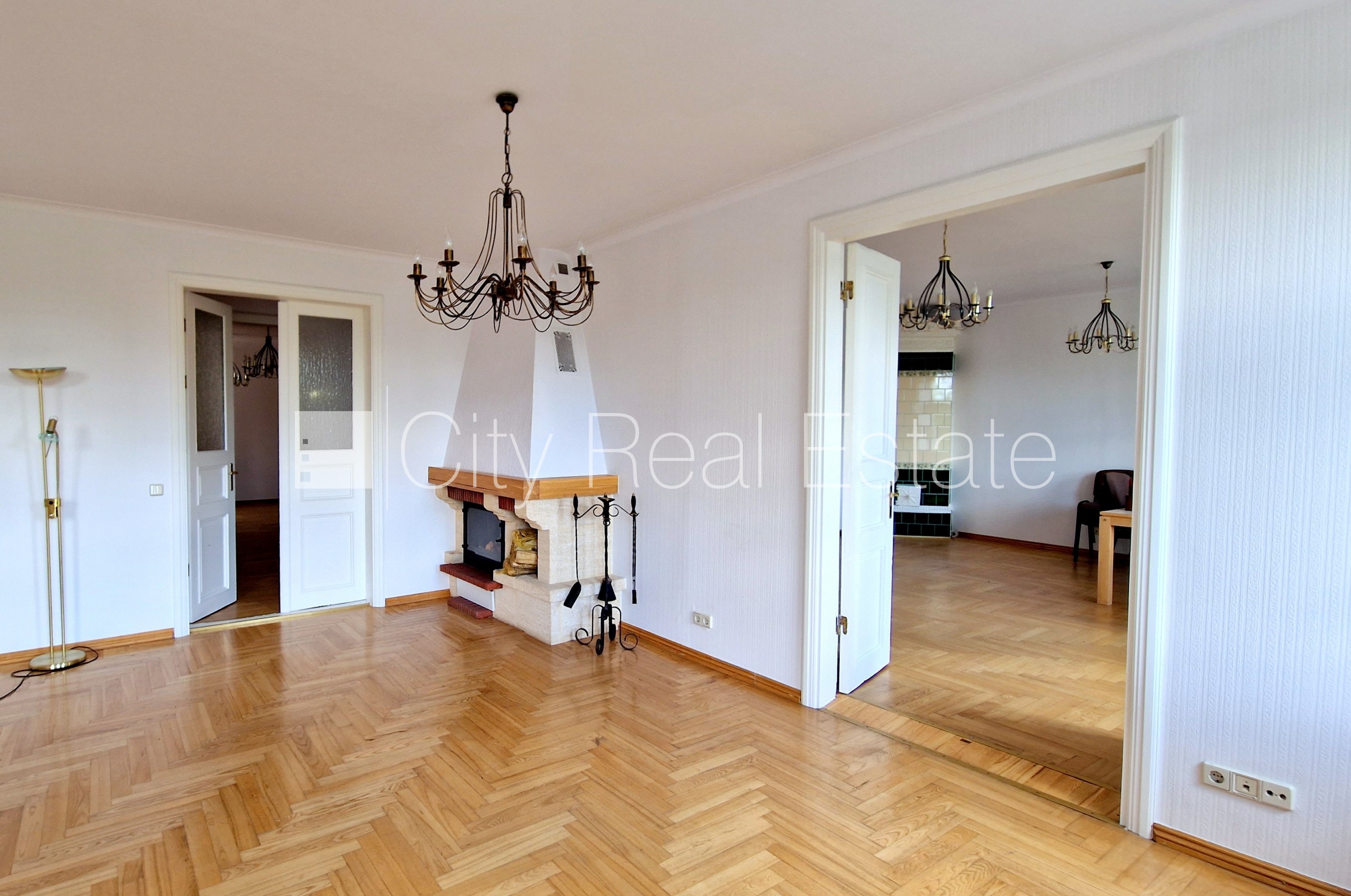 Sludinājumi. Zeme īpašumā, fasādes māja, renovēta māja, mainīts Jumta segums, labiekārtota apzaļumota Cena: 387400 EUR Foto #5
