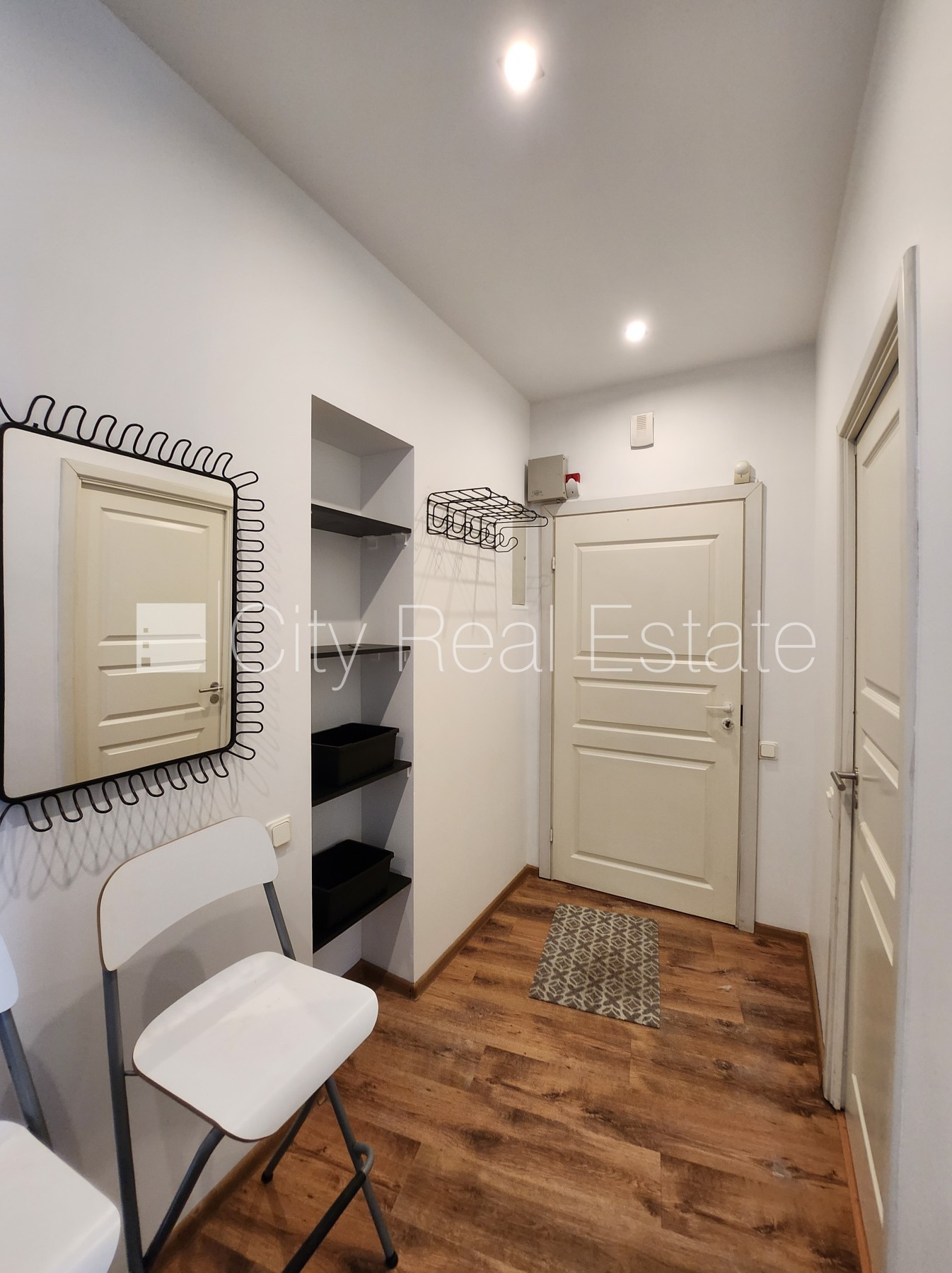 Sludinājumi. Pagalma māja, slēgta teritorija, ieeja no pagalma, guļamistabu skaits 1 gab., studio tipa, virtuve Cena: 450 EUR/mēn Foto #12