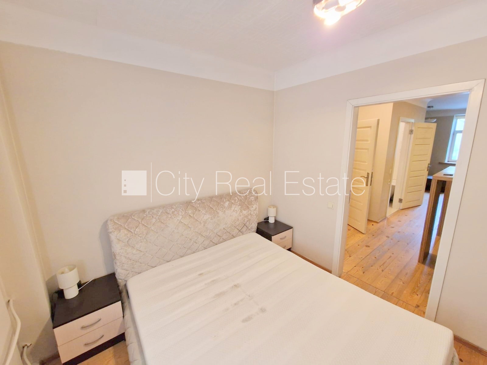 Sludinājumi. Fasādes māja, slēgts pagalms, iespēja nomāt autostāvvietu, ieeja no ielas un pagalma, logi vērsti Cena: 300 EUR/mēn Foto #18