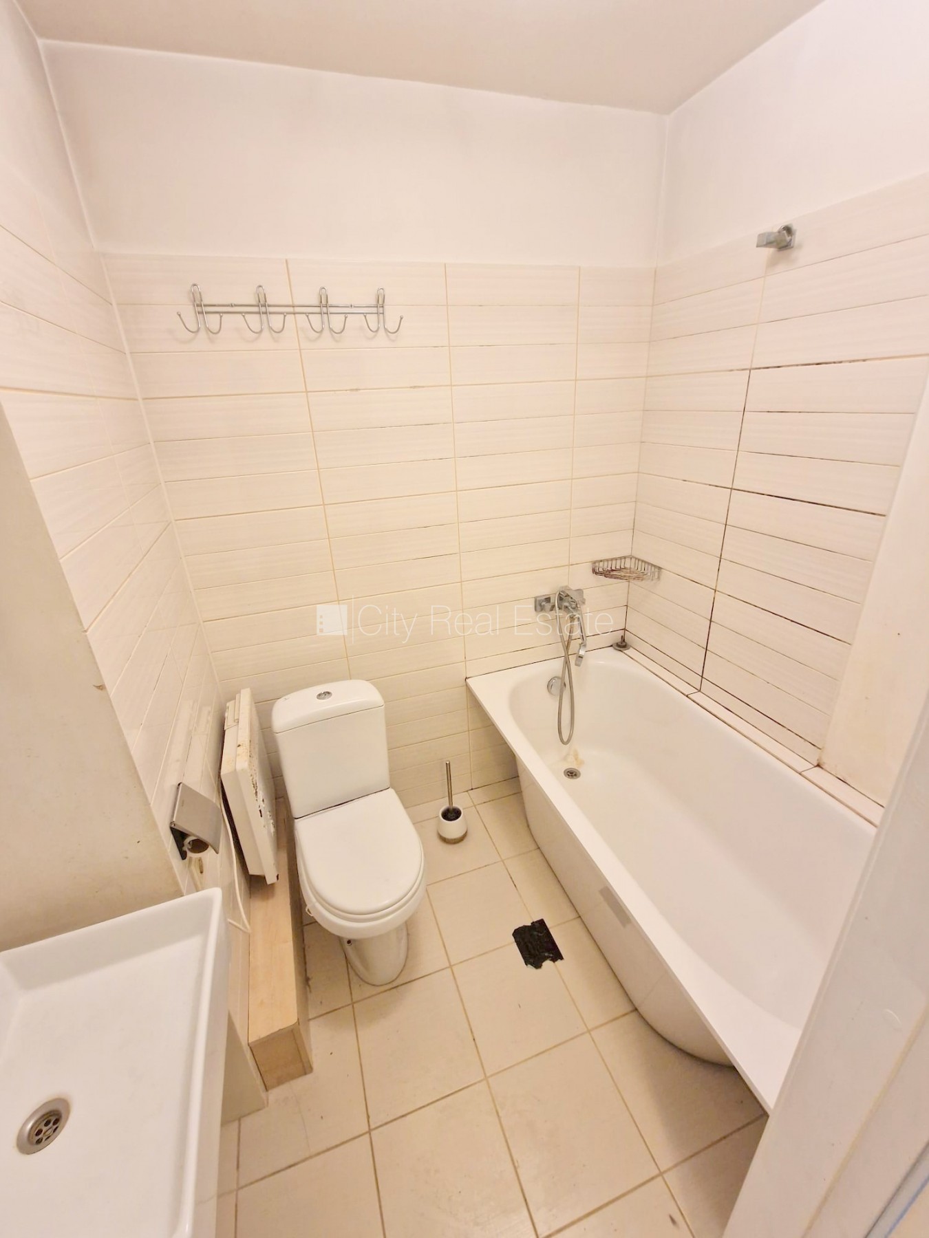 Sludinājumi. Fasādes māja, slēgts pagalms, iespēja nomāt autostāvvietu, ieeja no ielas un pagalma, logi vērsti Cena: 300 EUR/mēn Foto #23