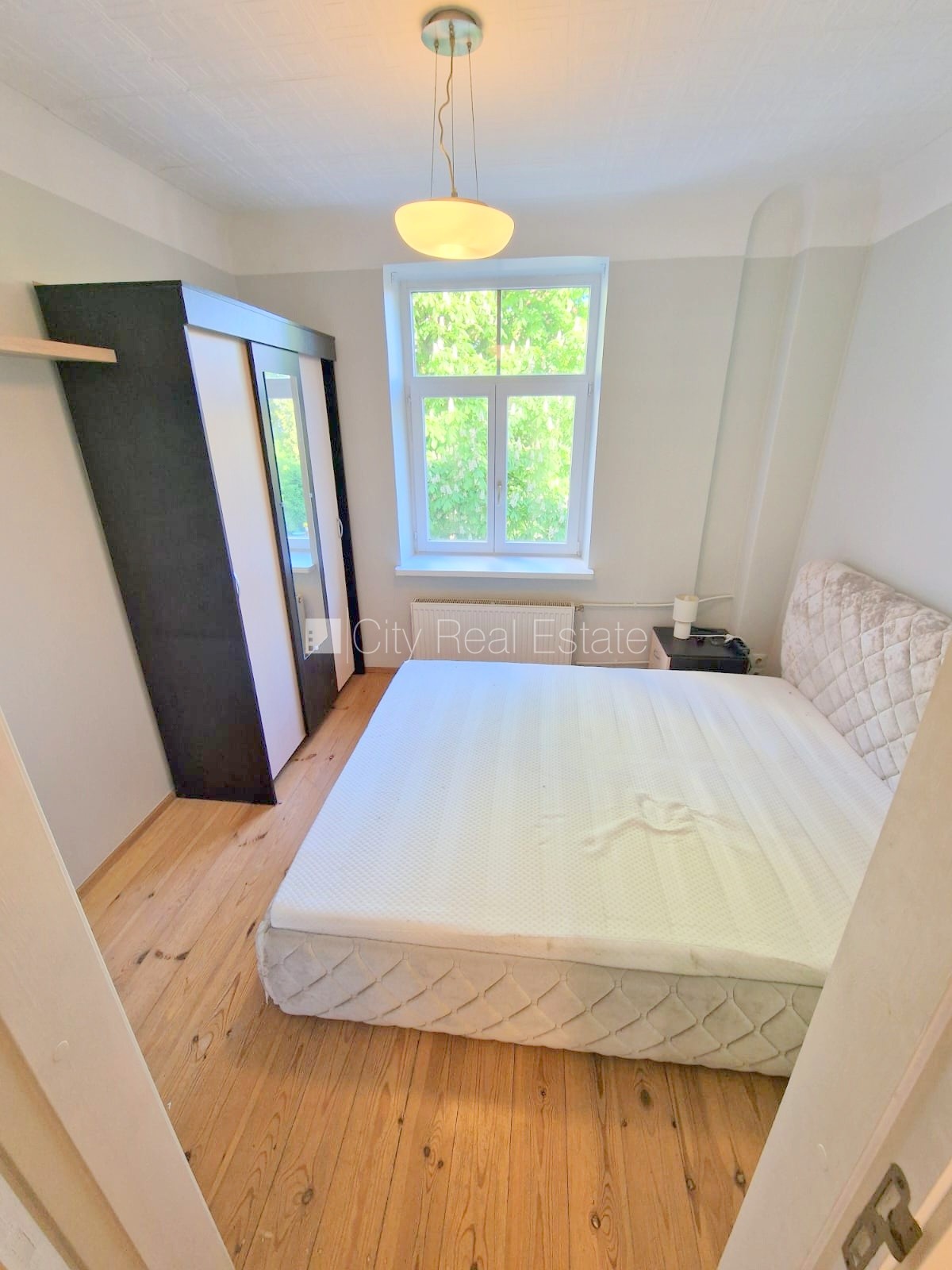 Sludinājumi. Fasādes māja, slēgts pagalms, iespēja nomāt autostāvvietu, ieeja no ielas un pagalma, logi vērsti Cena: 300 EUR/mēn Foto #15