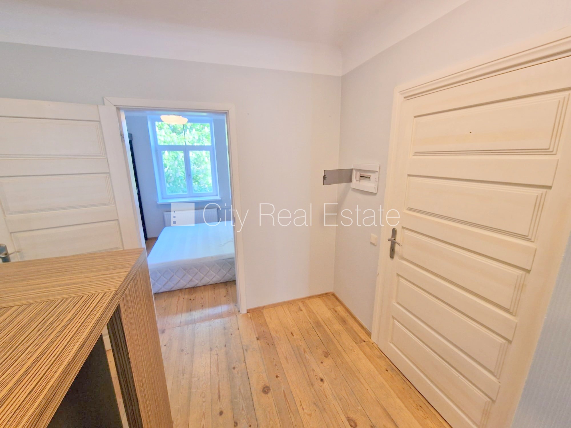 Sludinājumi. Fasādes māja, slēgts pagalms, iespēja nomāt autostāvvietu, ieeja no ielas un pagalma, logi vērsti Cena: 300 EUR/mēn Foto #14