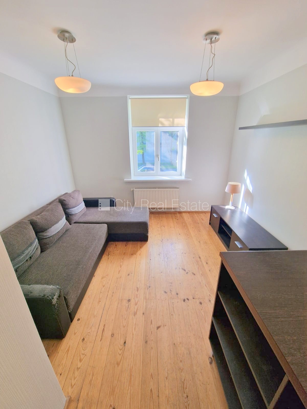 Sludinājumi. Fasādes māja, slēgts pagalms, iespēja nomāt autostāvvietu, ieeja no ielas un pagalma, logi vērsti Cena: 300 EUR/mēn Foto #13