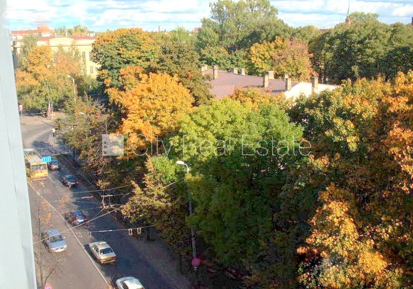 Объявление. Фасадный дом, вход с улицы, мансарда, сауна, смежно-изолированные комнаты, высокие потолки, газовое Цена: 199000 EUR Foto #20