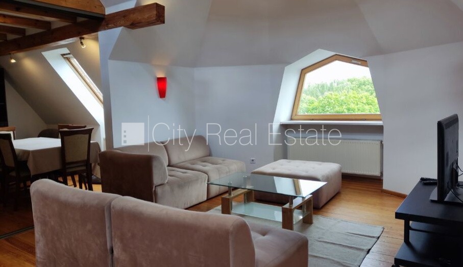 Объявление. Фасадный дом, вход с улицы, мансарда, сауна, смежно-изолированные комнаты, высокие потолки, газовое Цена: 199000 EUR Foto #5