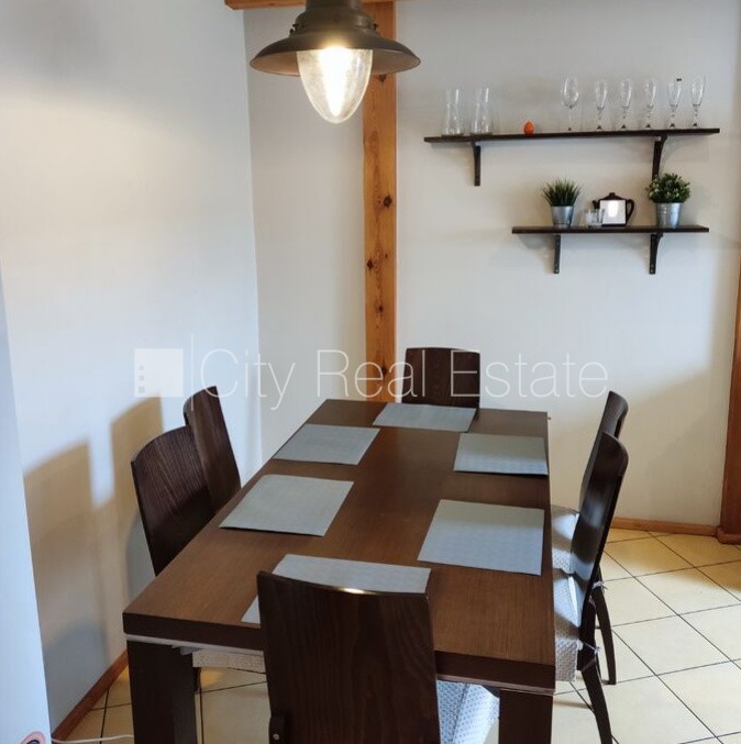 Объявление. Фасадный дом, вход с улицы, мансарда, сауна, смежно-изолированные комнаты, высокие потолки, газовое Цена: 199000 EUR Foto #4