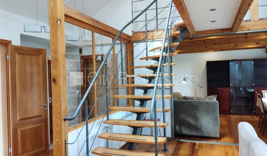 Объявление. Фасадный дом, вход с улицы, мансарда, сауна, смежно-изолированные комнаты, высокие потолки, газовое Цена: 199000 EUR Foto #10