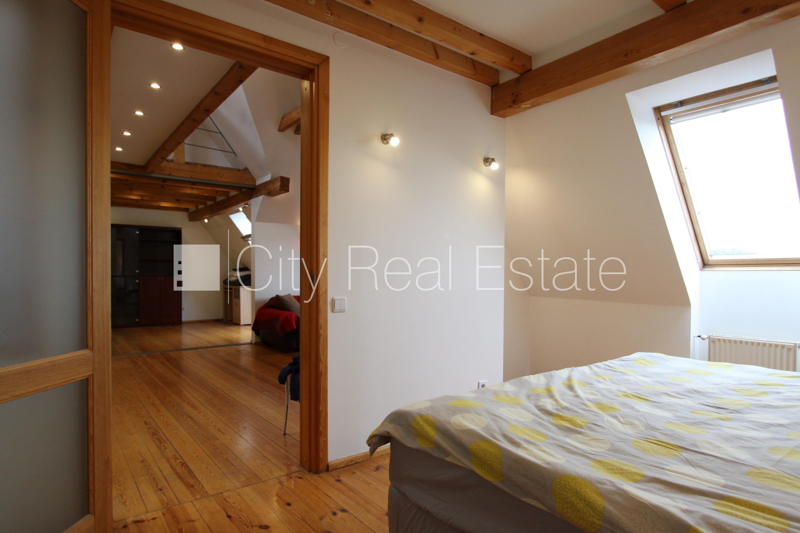 Объявление. Фасадный дом, вход с улицы, мансарда, сауна, смежно-изолированные комнаты, высокие потолки, газовое Цена: 199000 EUR Foto #7