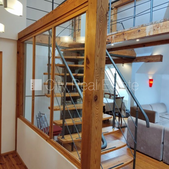 Объявление. Фасадный дом, вход с улицы, мансарда, сауна, смежно-изолированные комнаты, высокие потолки, газовое Цена: 199000 EUR Foto #12