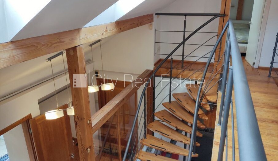 Объявление. Фасадный дом, вход с улицы, мансарда, сауна, смежно-изолированные комнаты, высокие потолки, газовое Цена: 199000 EUR Foto #13