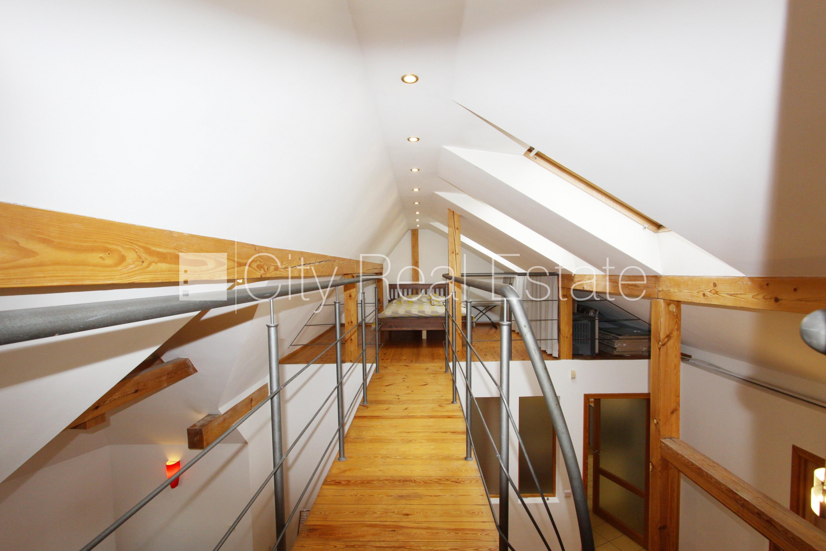 Объявление. Фасадный дом, вход с улицы, мансарда, сауна, смежно-изолированные комнаты, высокие потолки, газовое Цена: 199000 EUR Foto #14