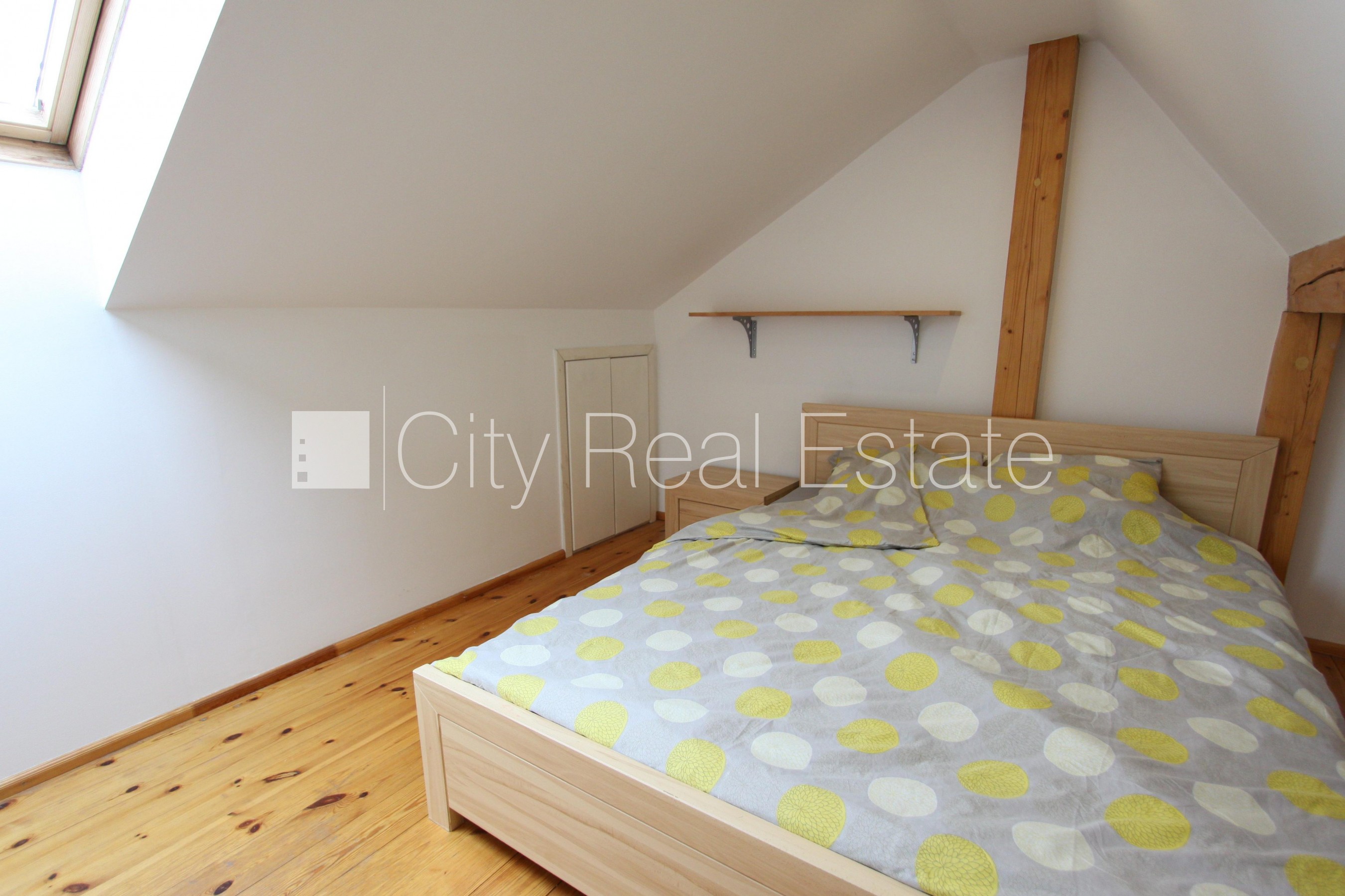 Объявление. Фасадный дом, вход с улицы, мансарда, сауна, смежно-изолированные комнаты, высокие потолки, газовое Цена: 199000 EUR Foto #8