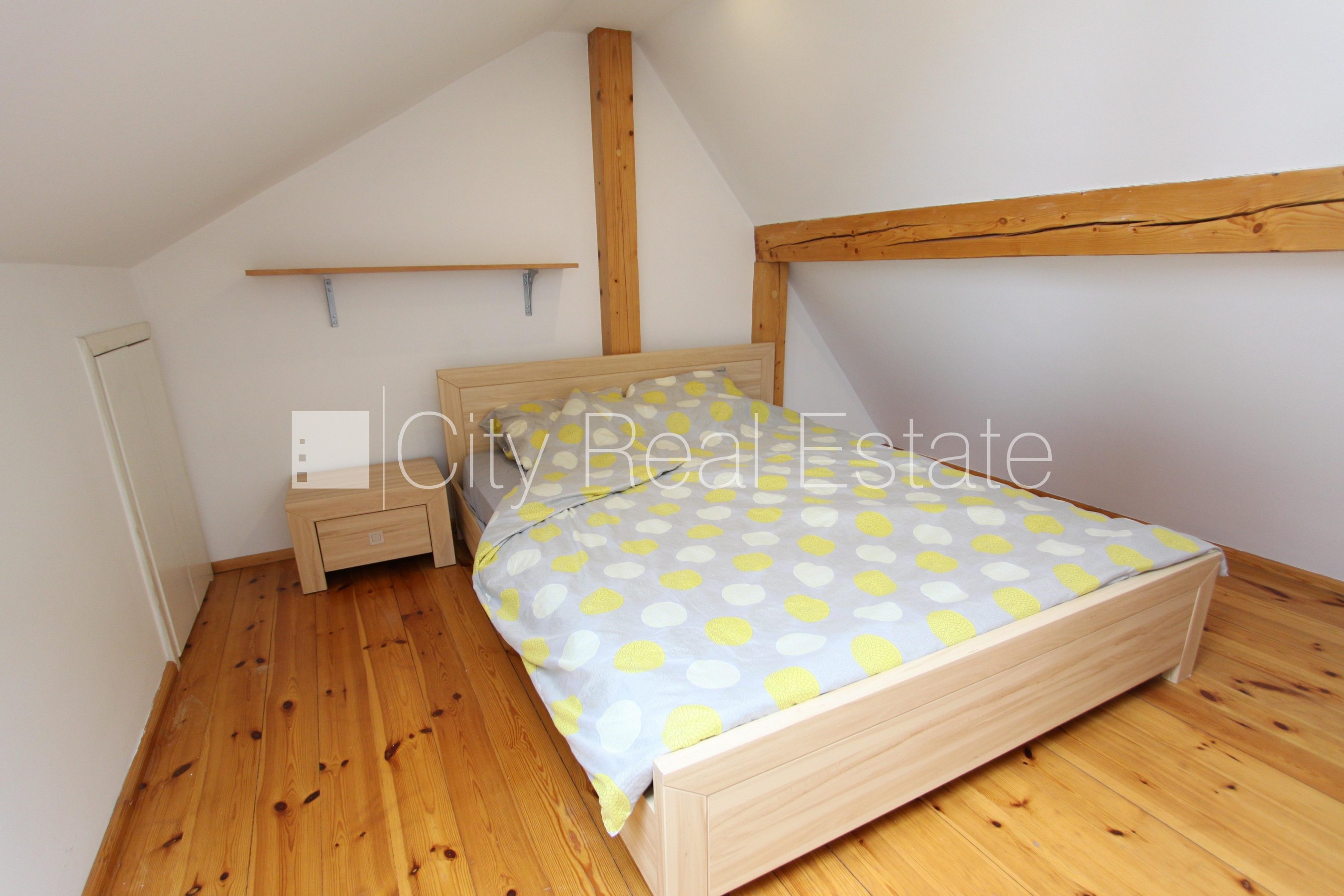 Объявление. Фасадный дом, вход с улицы, мансарда, сауна, смежно-изолированные комнаты, высокие потолки, газовое Цена: 199000 EUR Foto #9