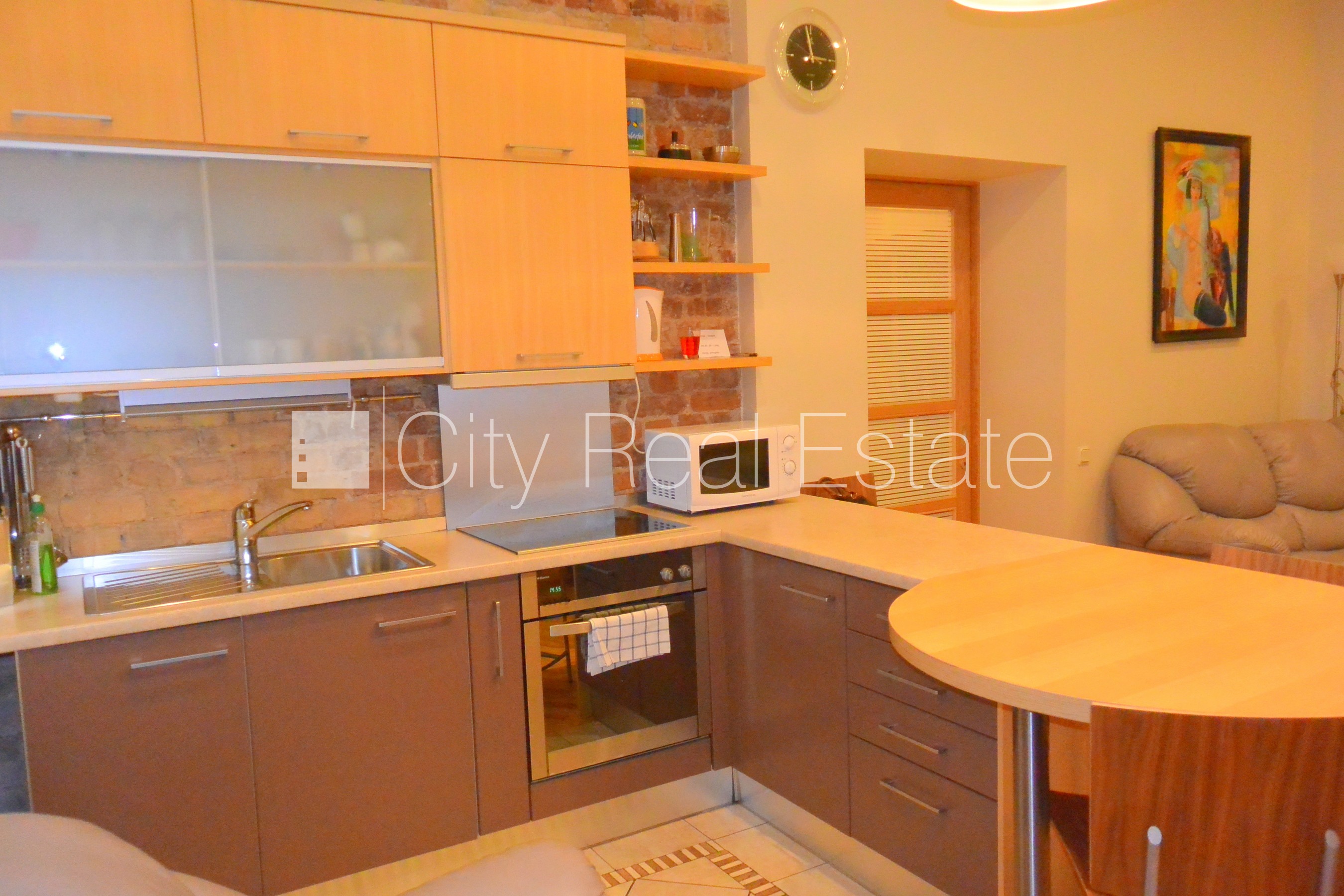 Sludinājumi. Pagalma māja, ķieģeļu mūra sienas, slēgts pagalms, vieta automašīnai, kāpņu telpa pēc kosmētiskā Cena: 150000 EUR Foto #3