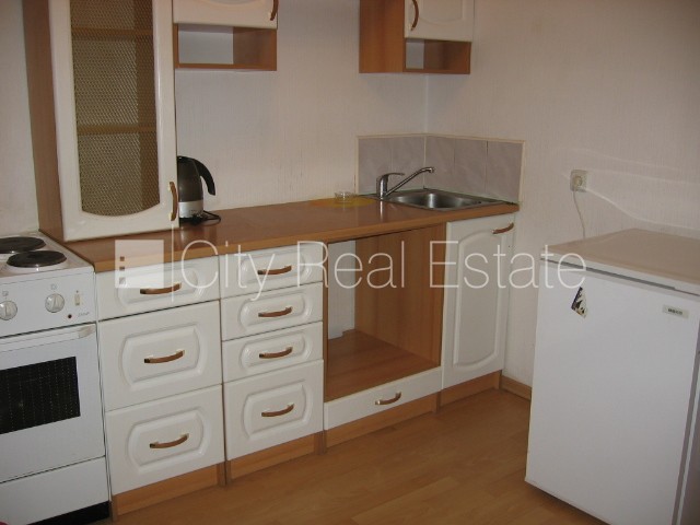 Sludinājumi. Šo dzīvokli izīrē pa diennaktīm (īstermiņa īre), īres cena sludinājumā norādīta par vienu diennakts Cena: 50 EUR/mēn Foto #2