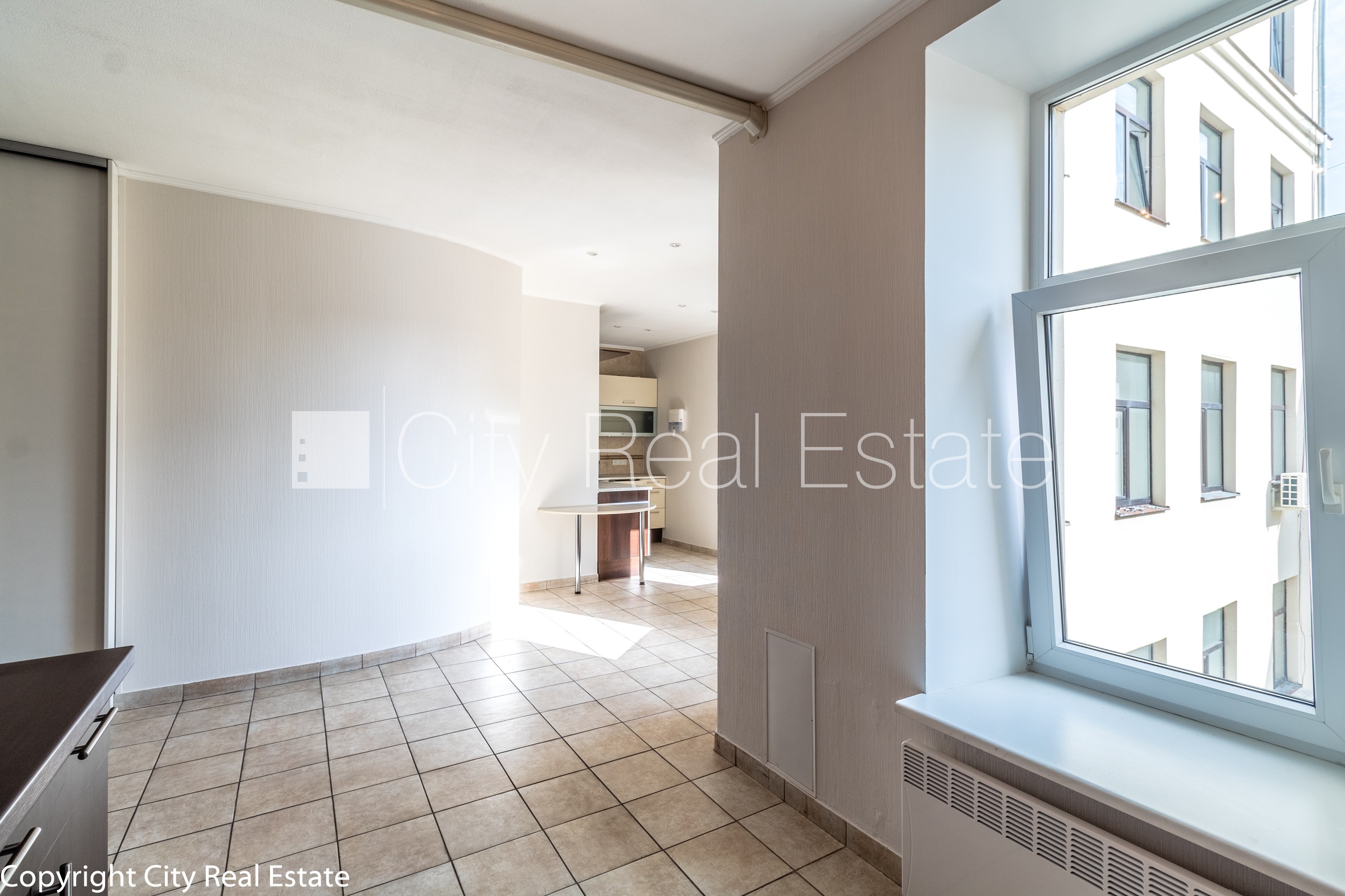 Sludinājumi. Fasādes māja, labiekārtots apzaļumots pagalms, bruģēts piebraucamais ceļš, slēgta teritorija, Cena: 1250 EUR/mēn Foto #16