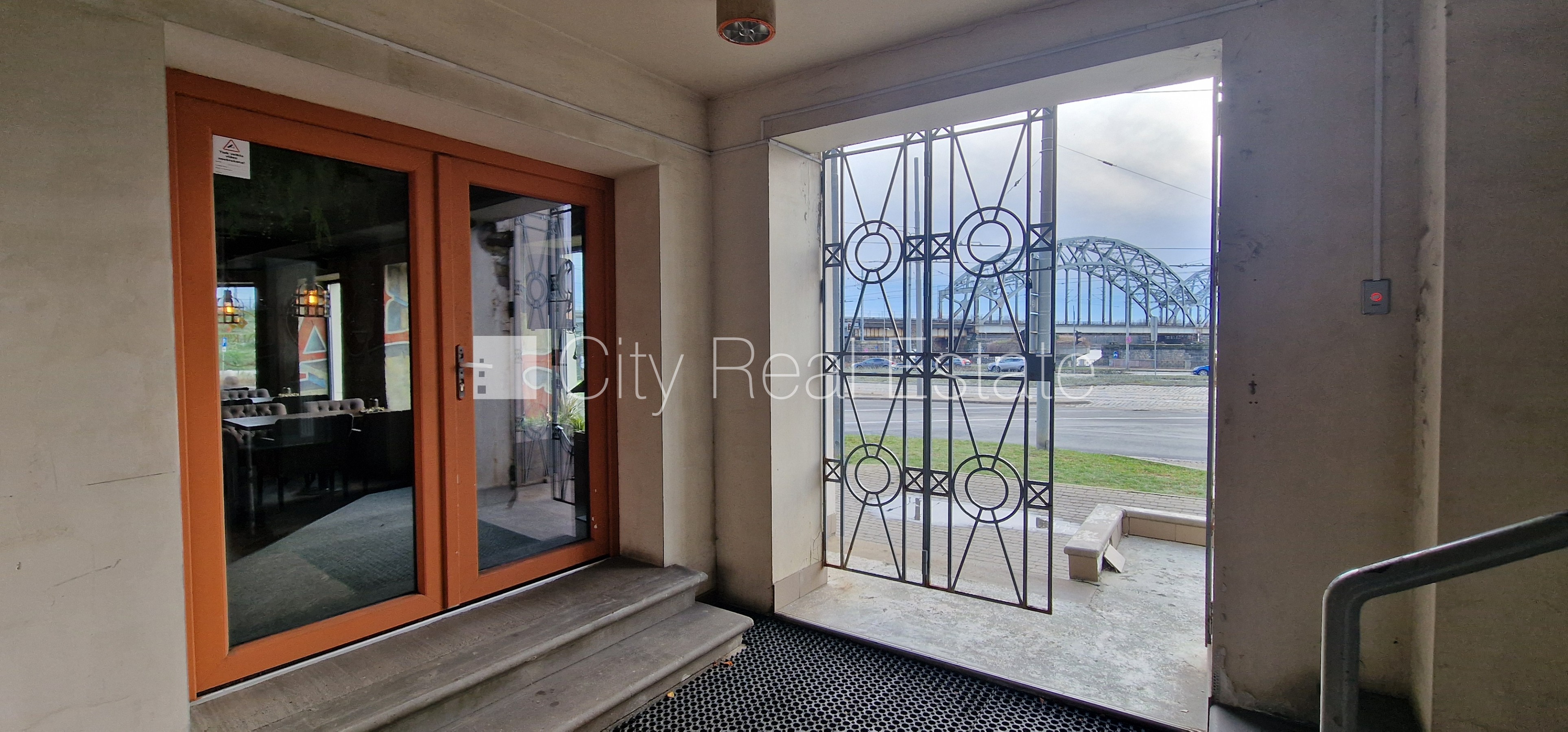 Sludinājumi. Zeme īpašumā, fasādes māja, pagrabstāvā pieejama noliktava, ieeja no ielas un pagalma, ir kravas Cena: 210000 EUR Foto #6