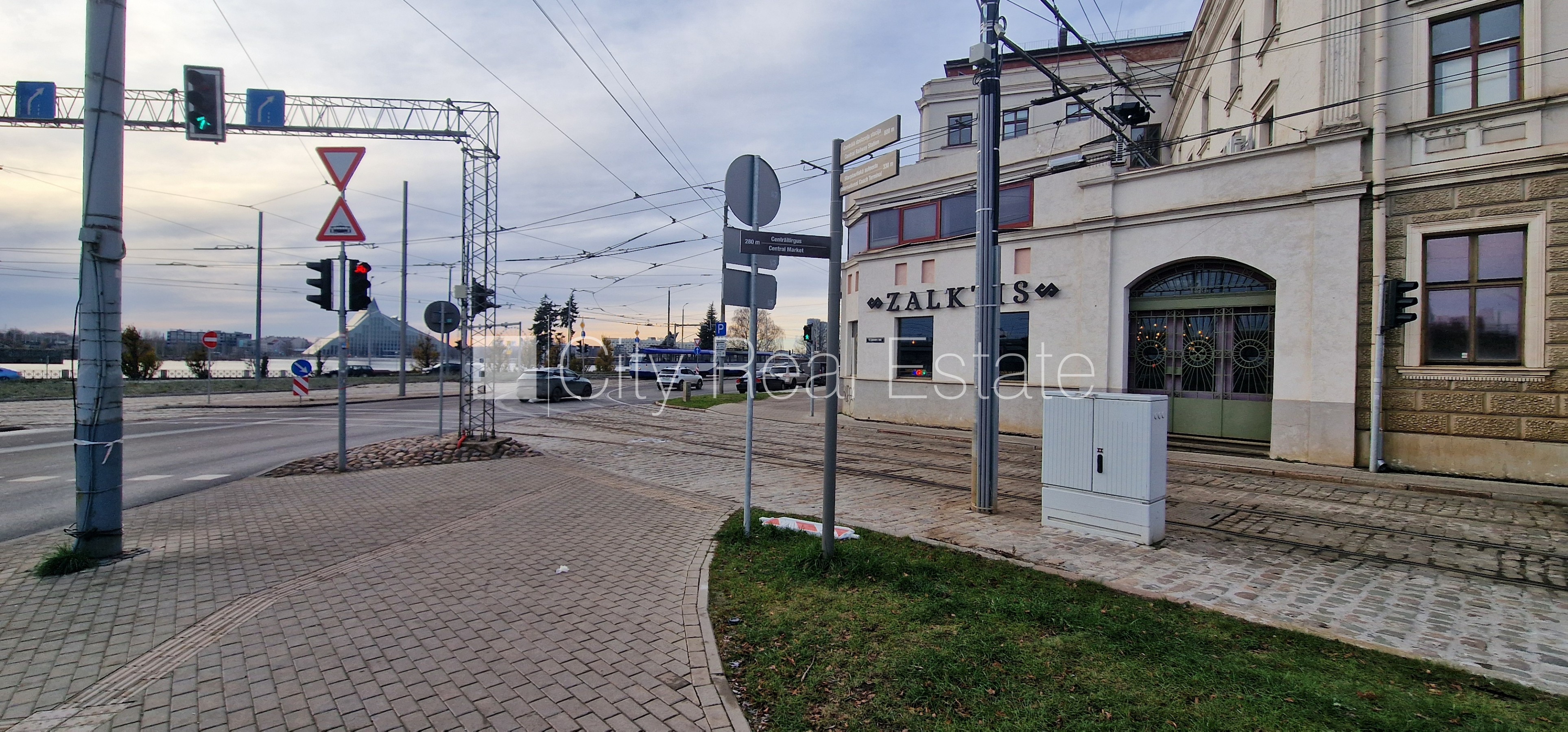 Sludinājumi. Zeme īpašumā, fasādes māja, pagrabstāvā pieejama noliktava, ieeja no ielas un pagalma, ir kravas Cena: 210000 EUR Foto #21