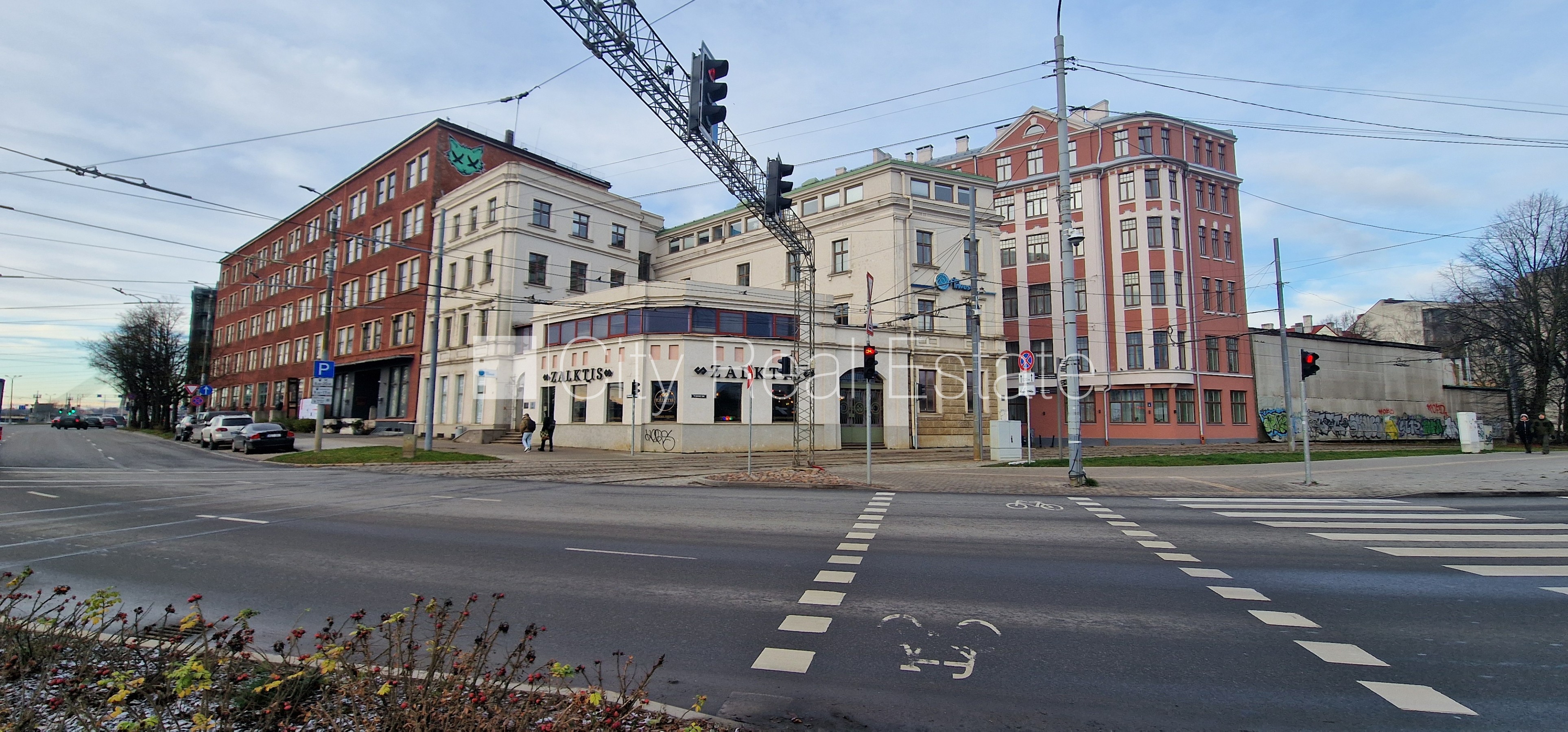 Sludinājumi. Zeme īpašumā, fasādes māja, pagrabstāvā pieejama noliktava, ieeja no ielas un pagalma, ir kravas Cena: 210000 EUR Foto #2