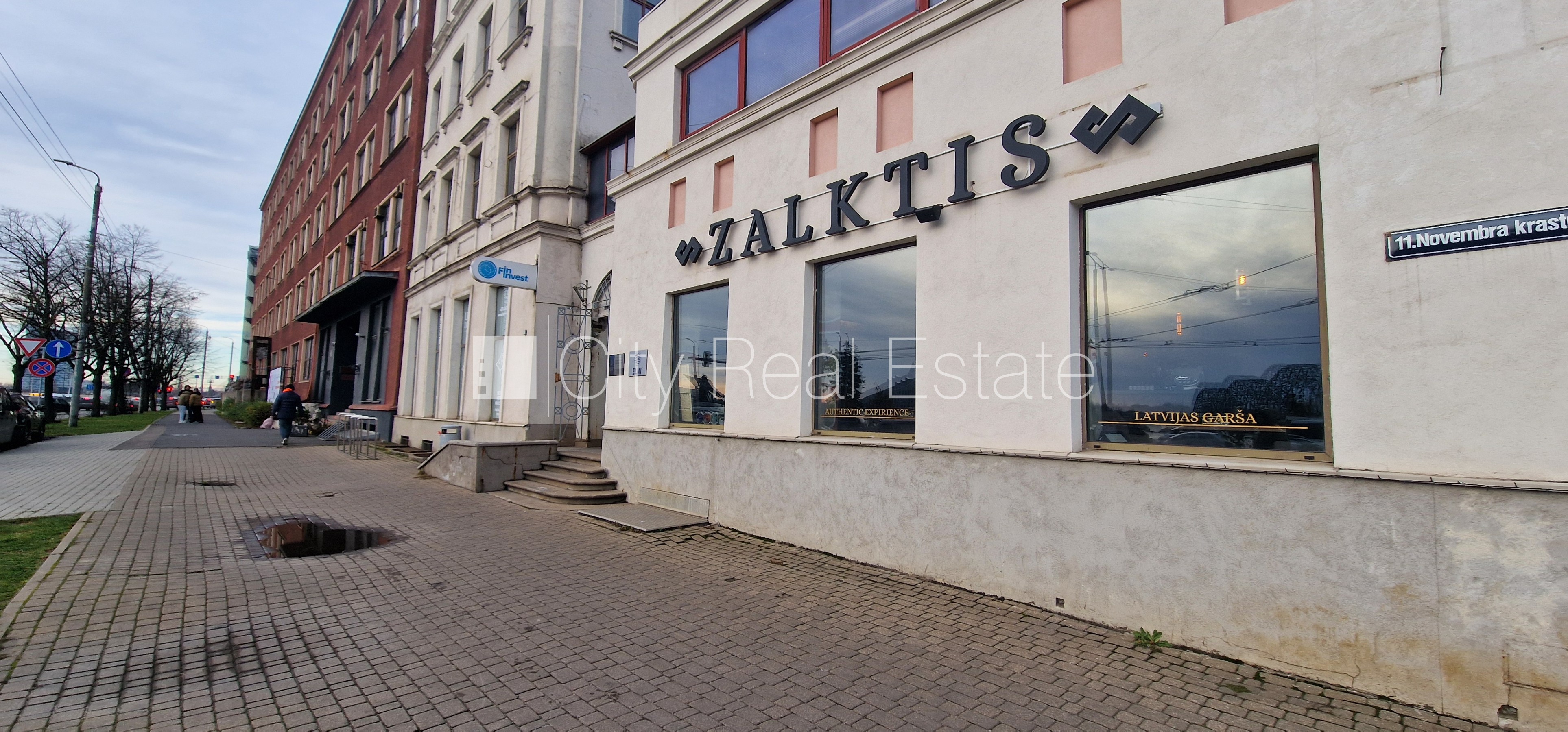 Sludinājumi. Zeme īpašumā, fasādes māja, pagrabstāvā pieejama noliktava, ieeja no ielas un pagalma, ir kravas Cena: 210000 EUR Foto #3