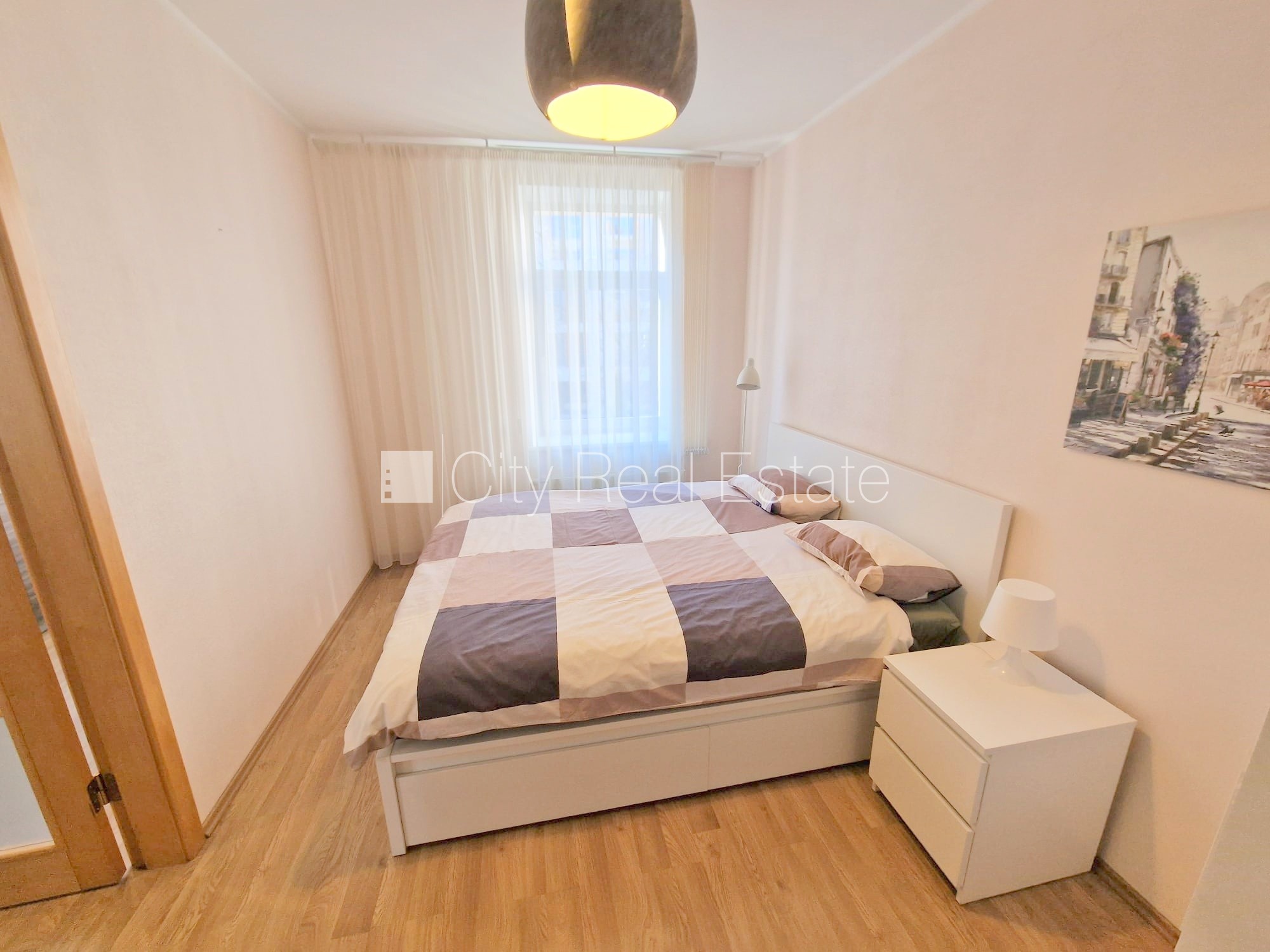 Объявление. Фасадный дом, реновированный дом, закрытая территория, возможность аренды парковки, лестничная Цена: 530 EUR/мес. Foto #11