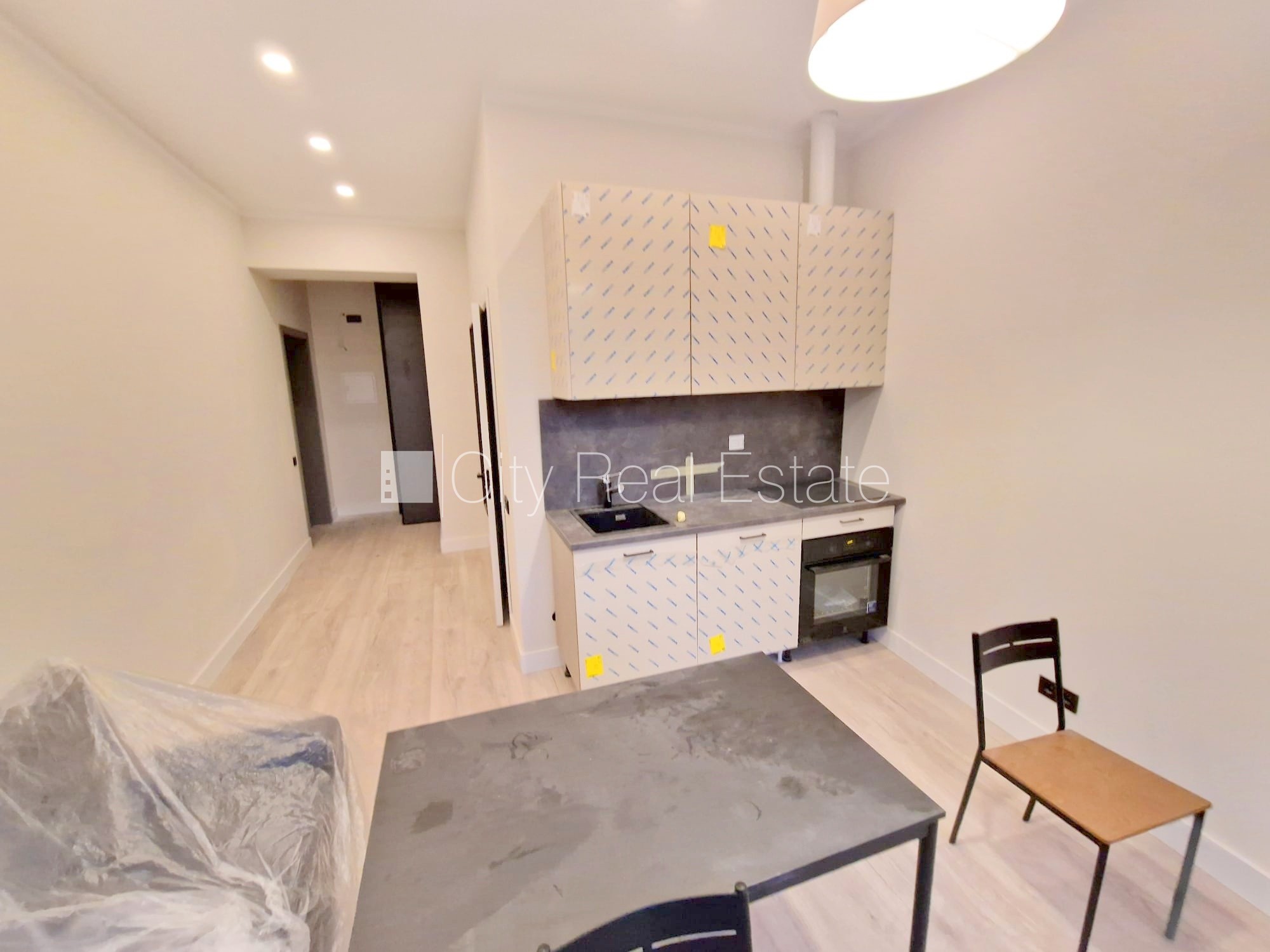 Sludinājumi. Projekts - Matīsa 38, fasādes māja, renovēta māja, slēgts pagalms, ieeja no ielas, kāpņu telpa pēc Cena: 350 EUR/mēn Foto #1