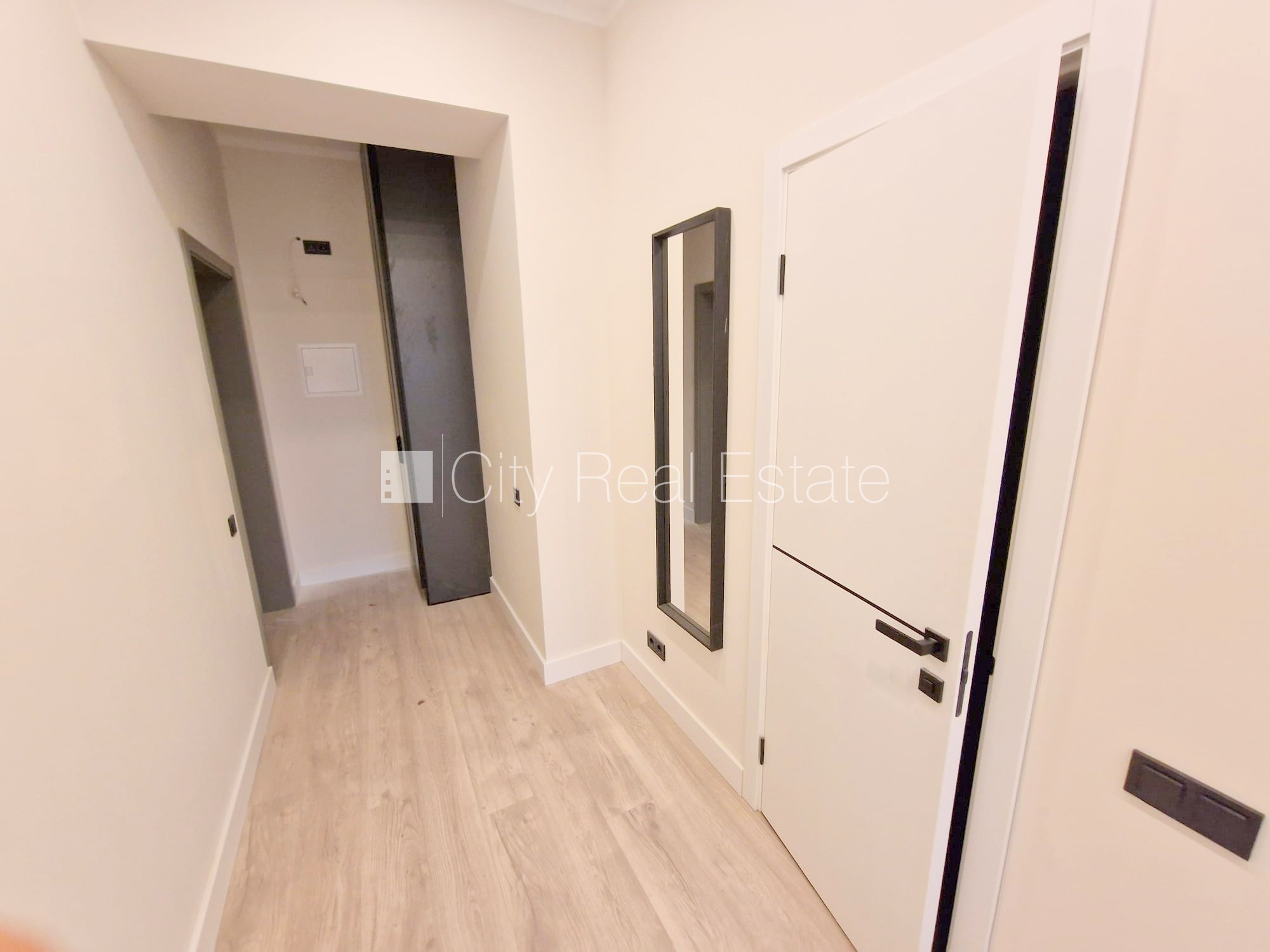 Sludinājumi. Projekts - Matīsa 38, fasādes māja, renovēta māja, slēgts pagalms, ieeja no ielas, kāpņu telpa pēc Cena: 350 EUR/mēn Foto #9