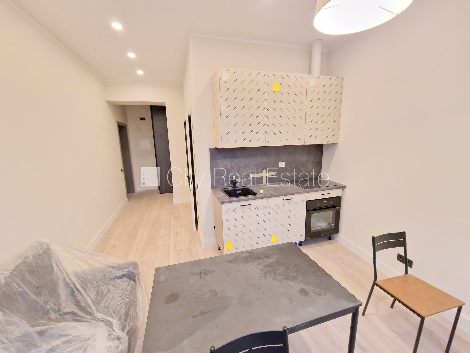 Sludinājumi. Projekts - Matīsa 38, fasādes māja, renovēta māja, slēgts pagalms, ieeja no ielas, kāpņu telpa pēc Cena: 350 EUR/mēn Foto #5