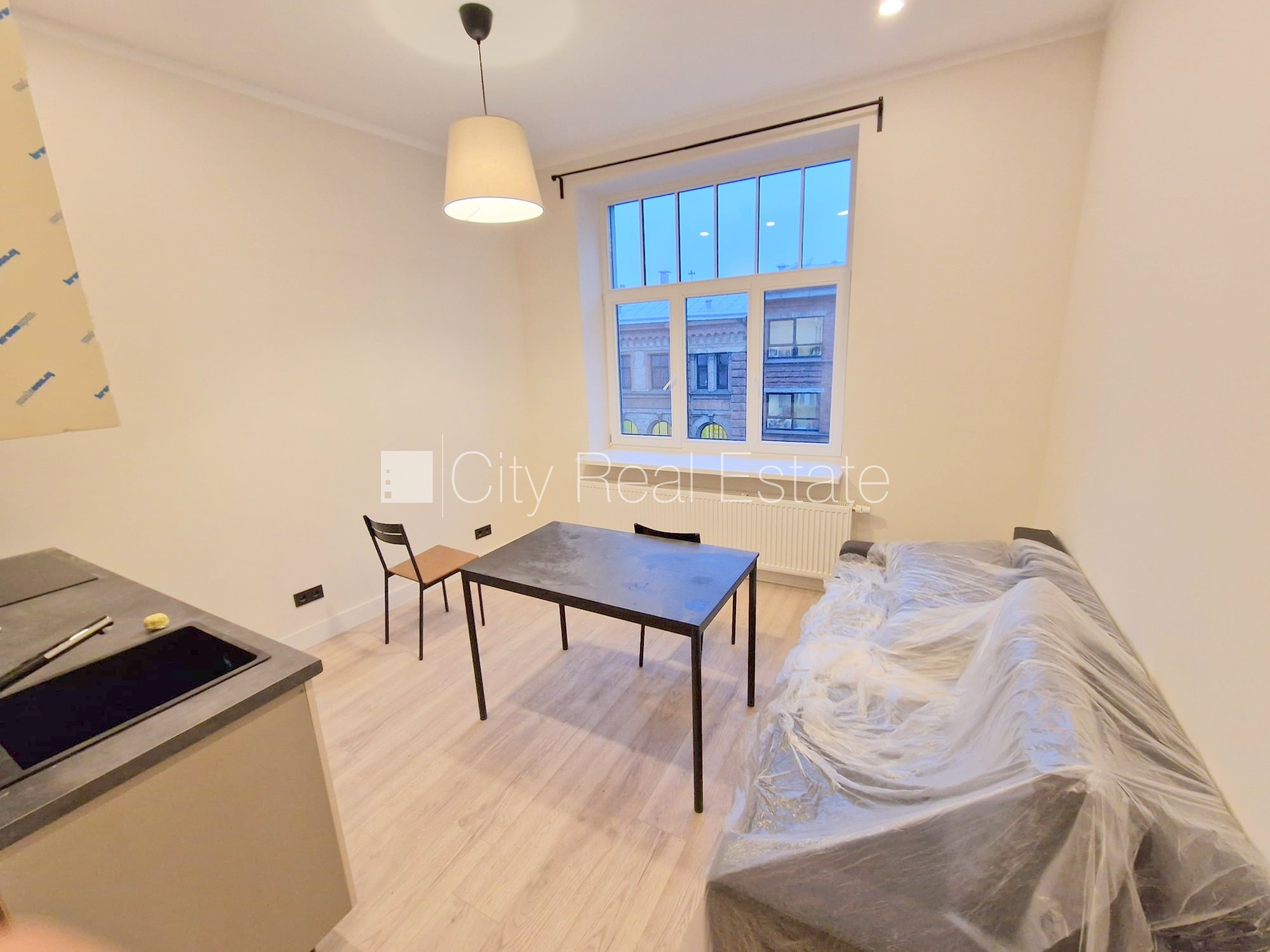 Sludinājumi. Projekts - Matīsa 38, fasādes māja, renovēta māja, slēgts pagalms, ieeja no ielas, kāpņu telpa pēc Cena: 350 EUR/mēn Foto #2