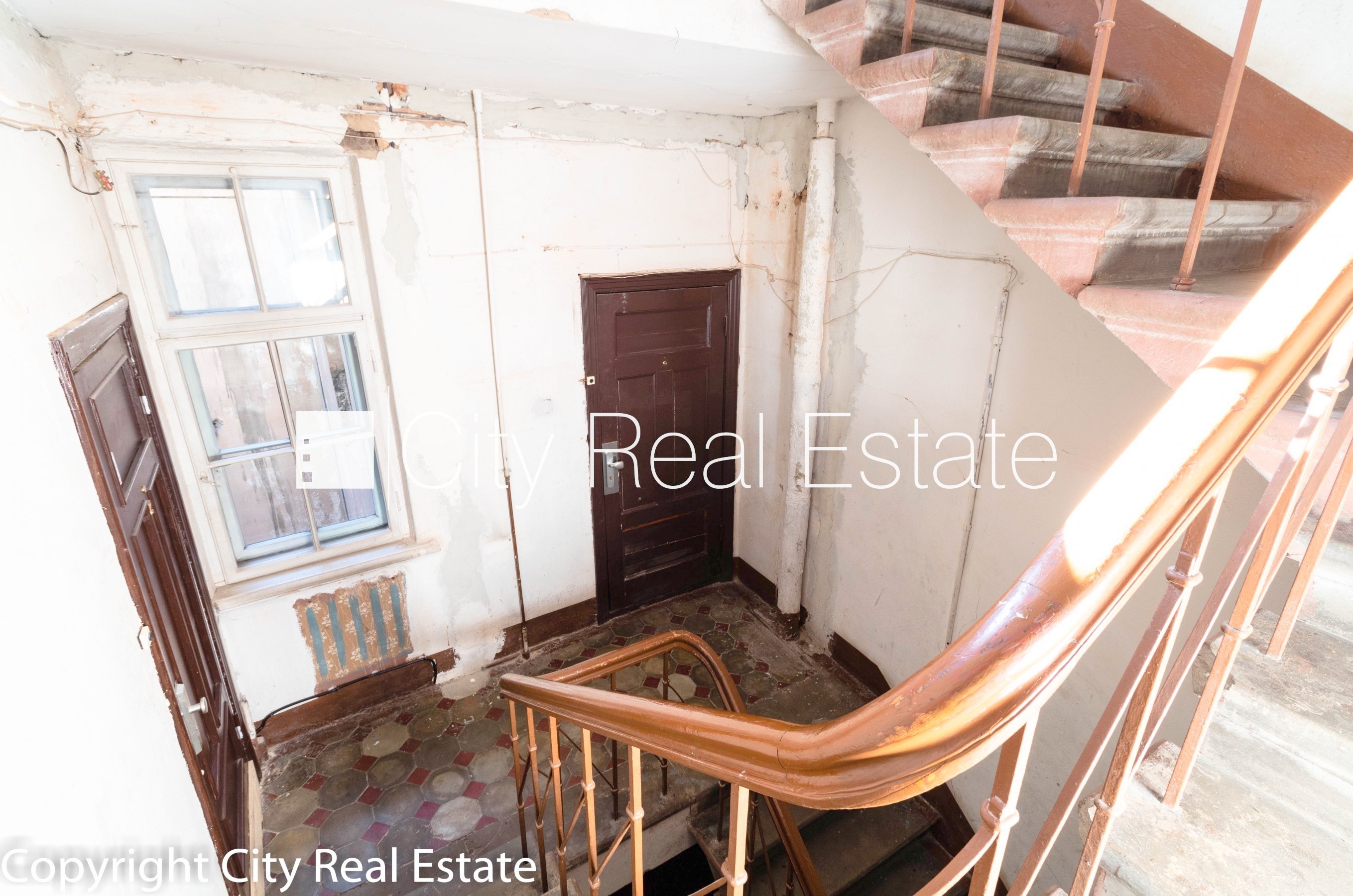 Sludinājumi. Fasādes māja, logi vērsti uz ielas pusi, guļamistabu skaits 1 gab., viena istaba izolēta, studio Cena: 475 EUR/mēn Foto #13