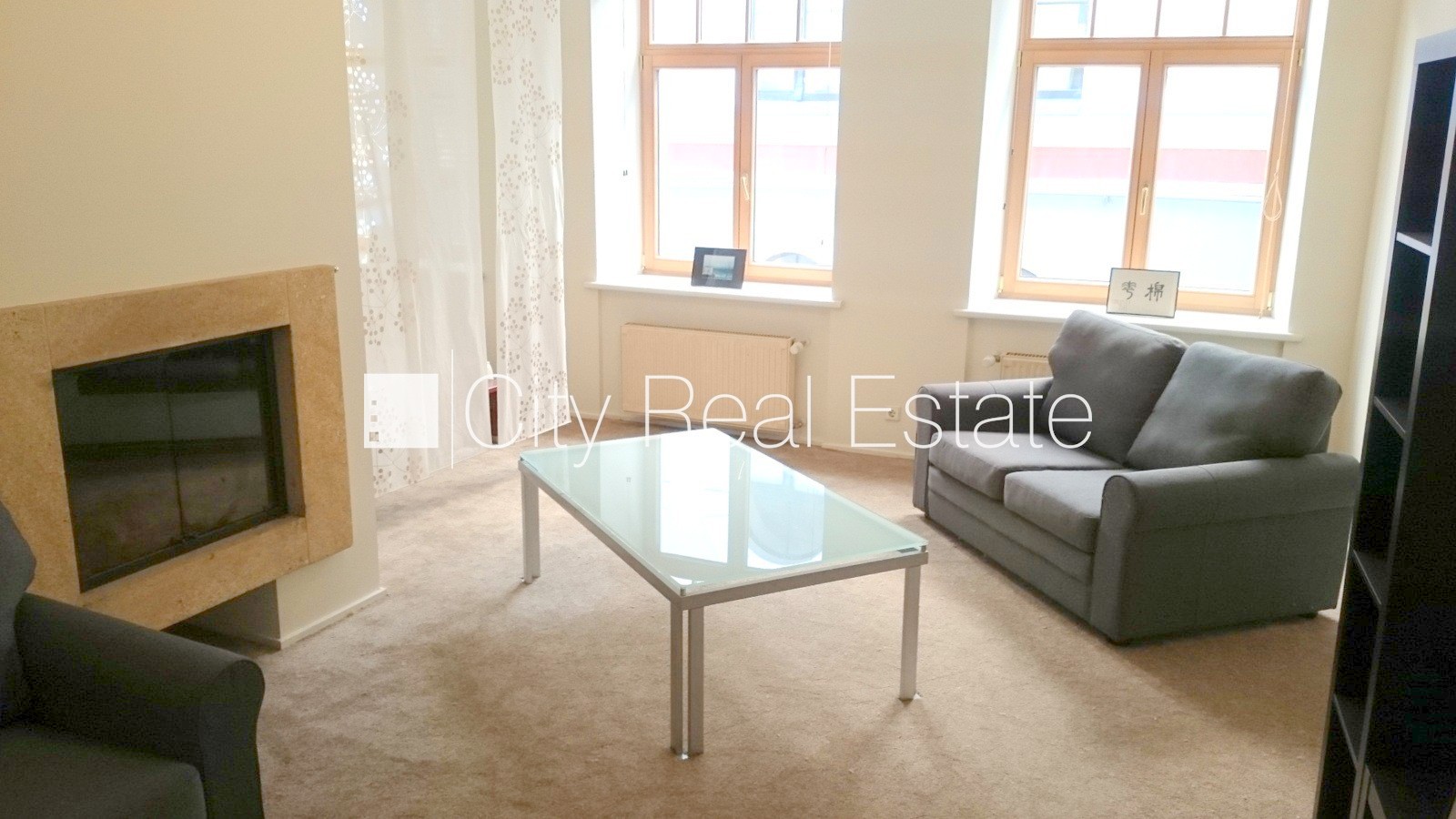 Sludinājumi. Fasādes māja, logi vērsti uz ielas pusi, guļamistabu skaits 1 gab., viena istaba izolēta, studio Cena: 475 EUR/mēn Foto #1