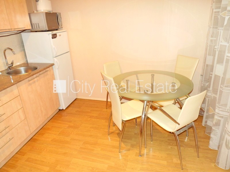 Sludinājumi. Fasādes māja, renovēta māja, ieeja no pagalma, ir lifts, logi vērsti uz ielas pusi, guļamistabu Cena: 900 EUR/mēn Foto #9