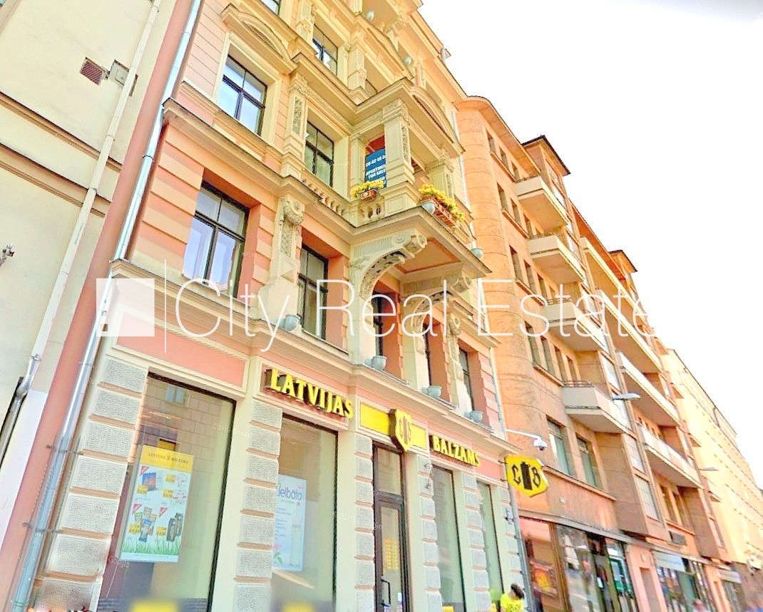 Sludinājumi. Fasādes māja, renovēta māja, ieeja no pagalma, ir lifts, logi vērsti uz ielas pusi, guļamistabu Cena: 900 EUR/mēn Foto #14