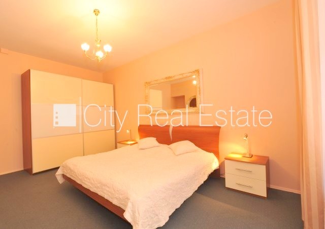 Sludinājumi. Fasādes māja, renovēta māja, ieeja no pagalma, ir lifts, logi vērsti uz ielas pusi, guļamistabu Cena: 900 EUR/mēn Foto #5