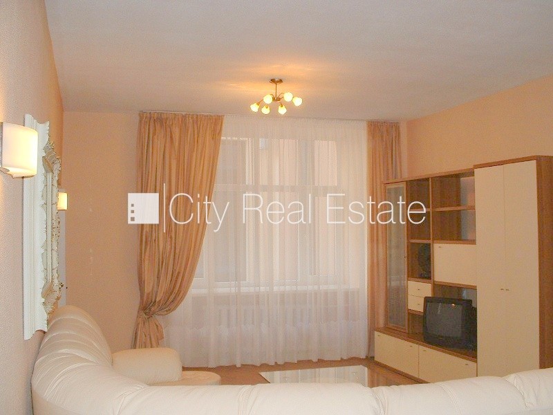 Sludinājumi. Fasādes māja, renovēta māja, ieeja no pagalma, ir lifts, logi vērsti uz ielas pusi, guļamistabu Cena: 900 EUR/mēn Foto #4