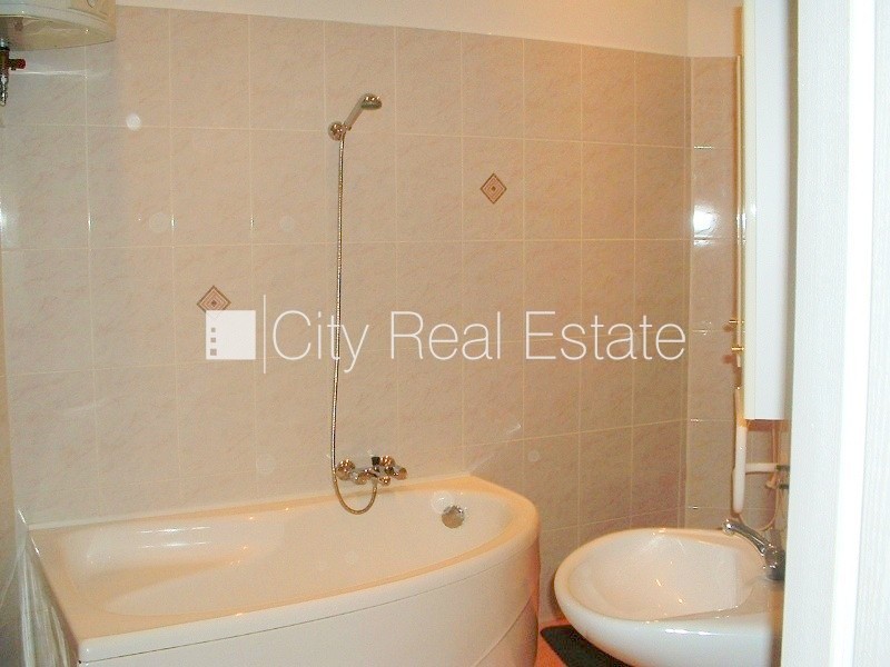 Sludinājumi. Fasādes māja, renovēta māja, ieeja no pagalma, ir lifts, logi vērsti uz ielas pusi, guļamistabu Cena: 900 EUR/mēn Foto #12