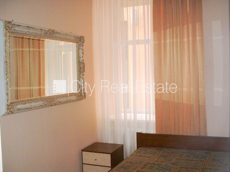 Sludinājumi. Fasādes māja, renovēta māja, ieeja no pagalma, ir lifts, logi vērsti uz ielas pusi, guļamistabu Cena: 900 EUR/mēn Foto #7