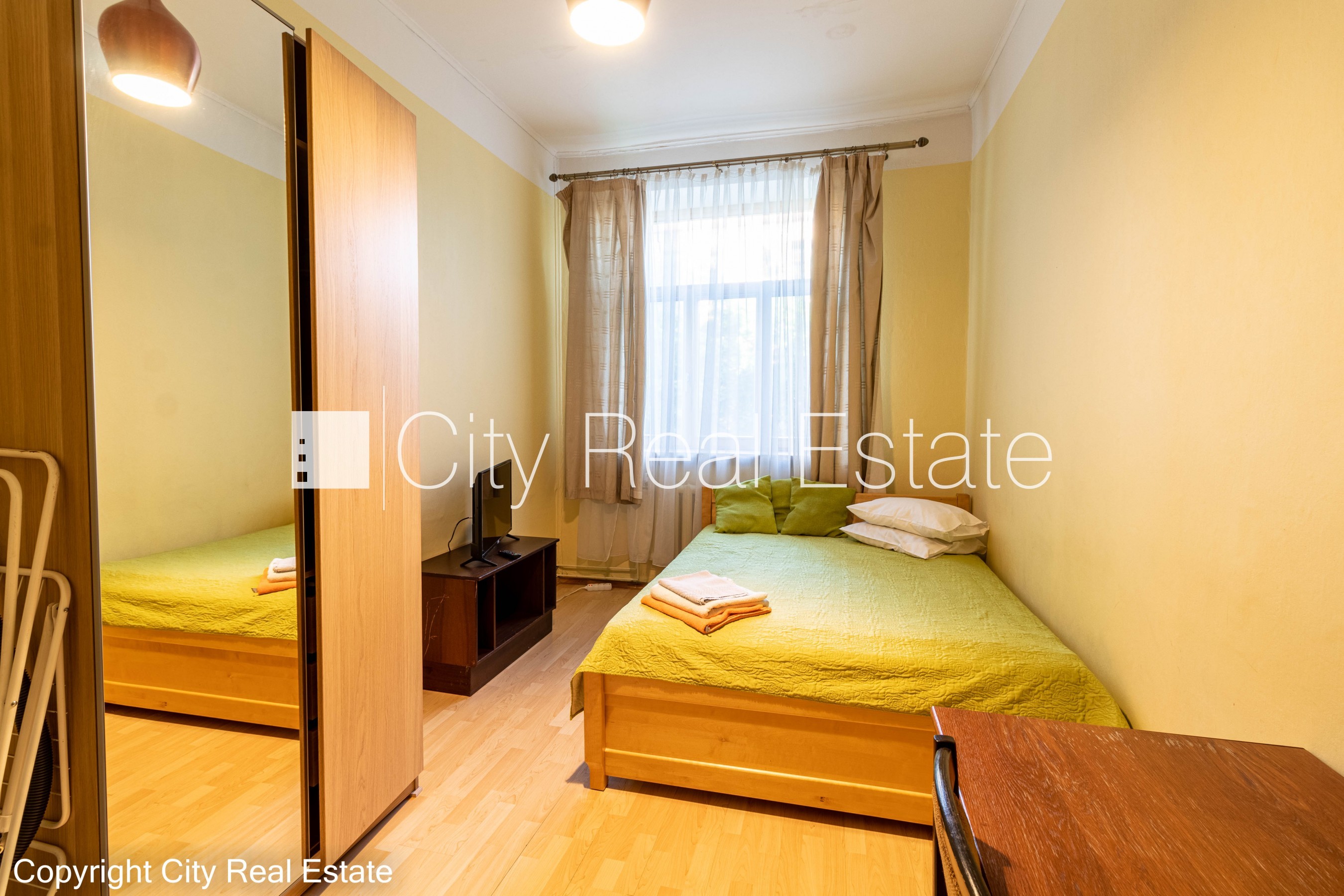 Объявление. Реновированный дом, благоустроенный озеленённый двор, закрытый двор, лифт, изолированные комнаты 2 Цена: 700 EUR/мес. Foto #1