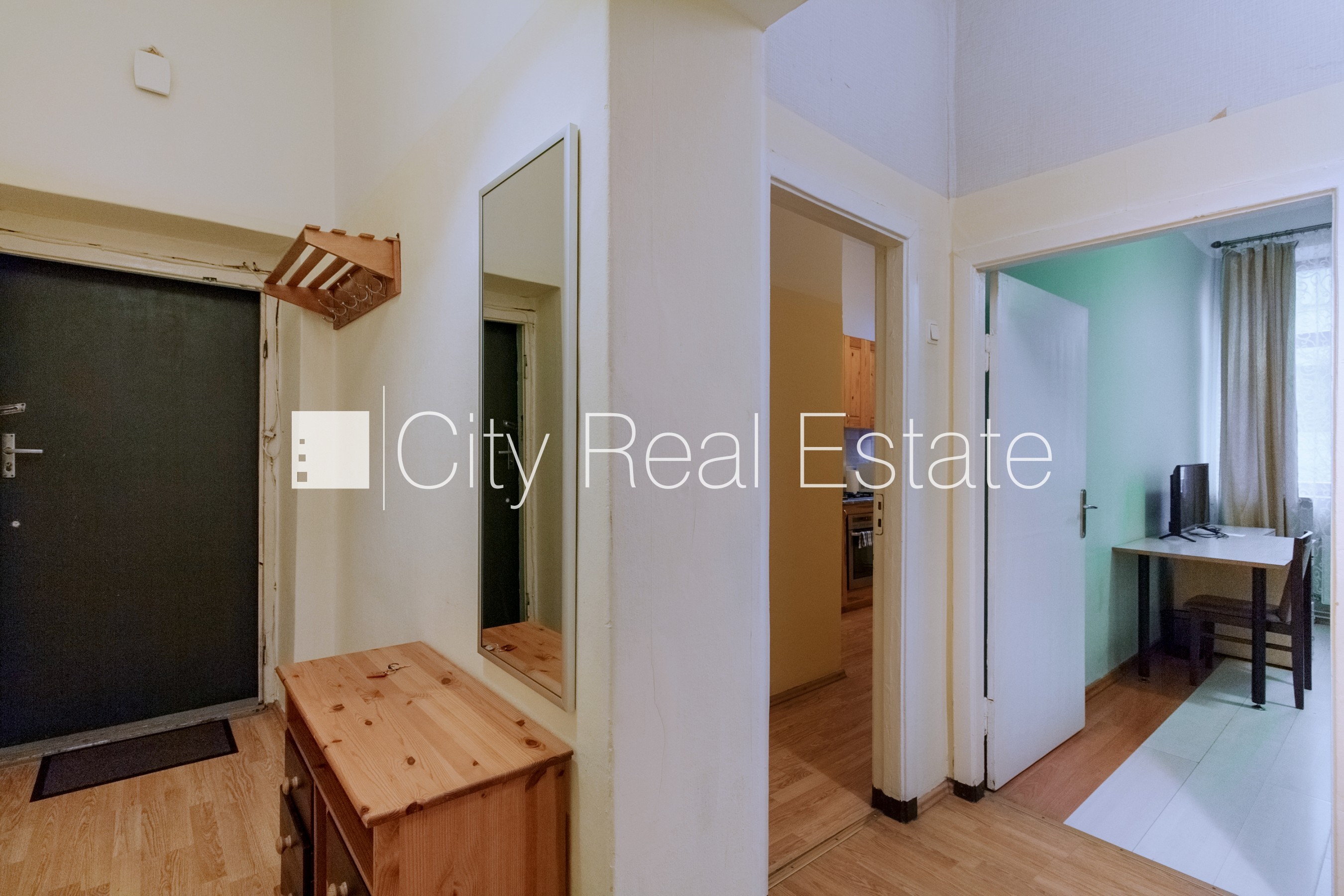 Объявление. Реновированный дом, благоустроенный озеленённый двор, закрытый двор, лифт, изолированные комнаты 2 Цена: 700 EUR/мес. Foto #4