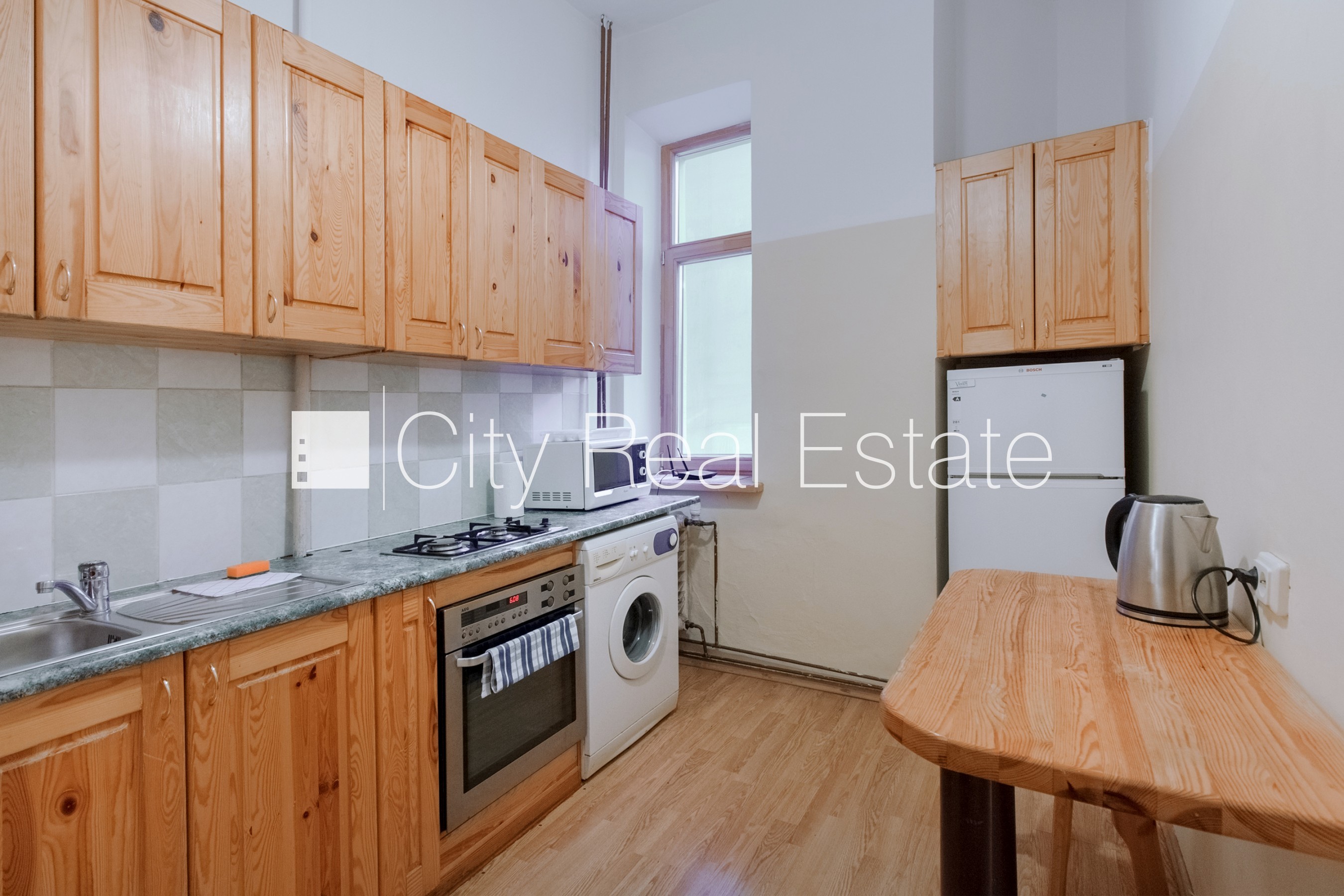 Объявление. Реновированный дом, благоустроенный озеленённый двор, закрытый двор, лифт, изолированные комнаты 2 Цена: 700 EUR/мес. Foto #5