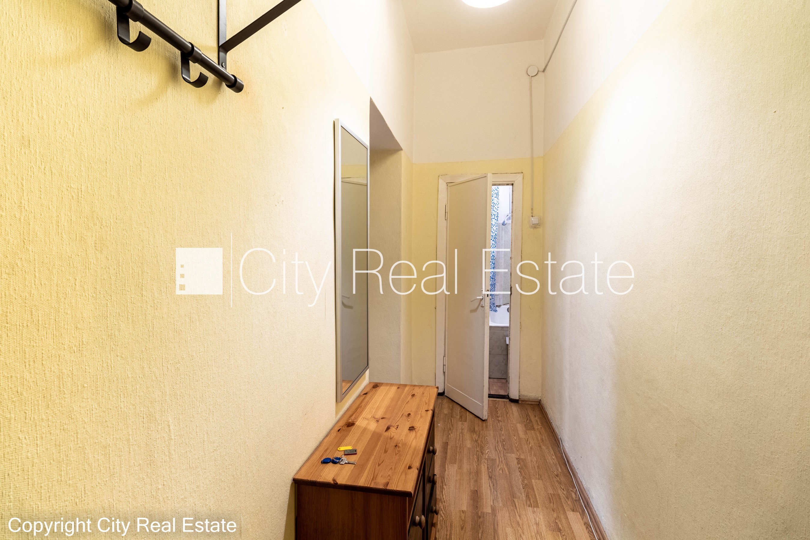 Объявление. Реновированный дом, благоустроенный озеленённый двор, закрытый двор, лифт, изолированные комнаты 2 Цена: 700 EUR/мес. Foto #10