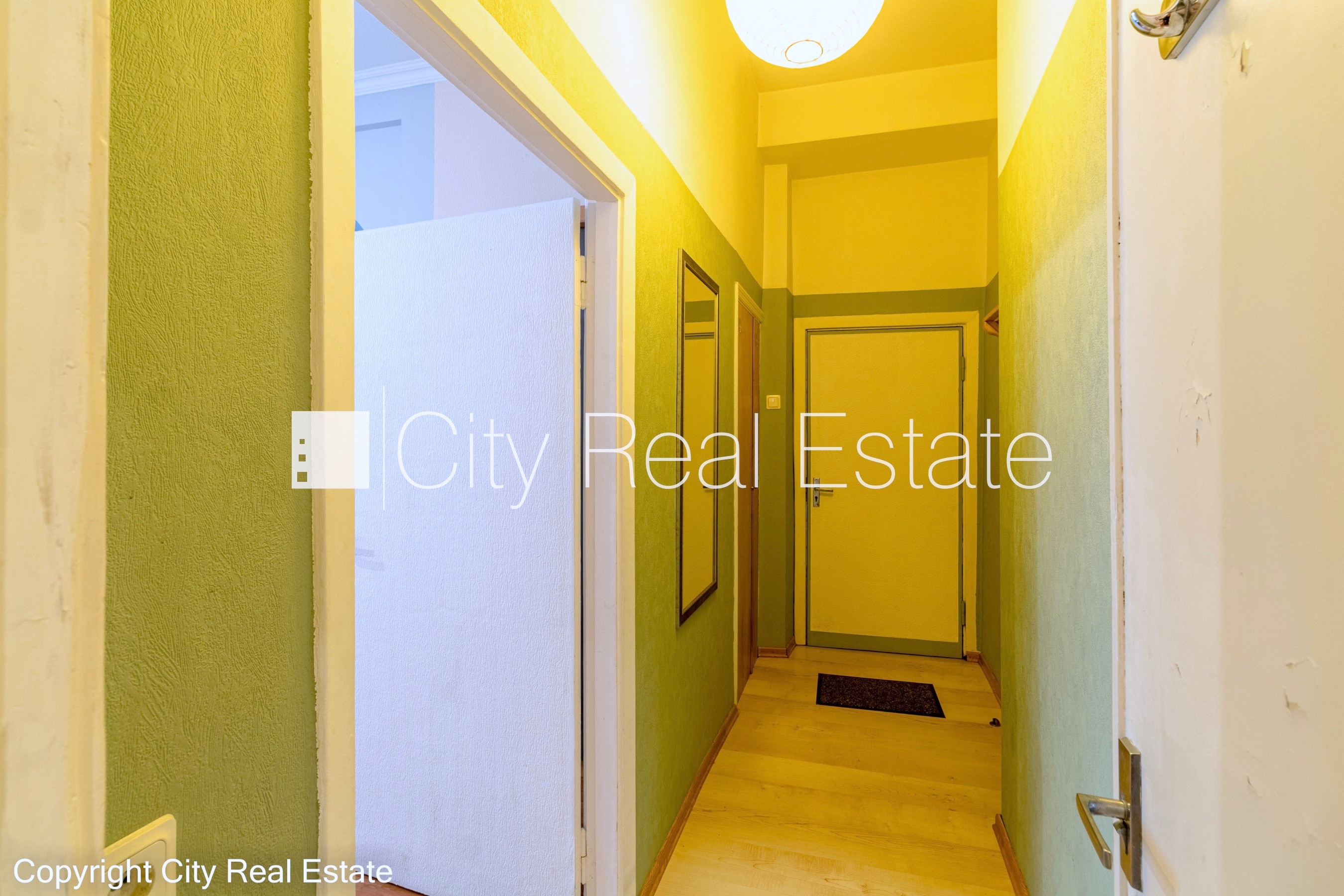 Объявление. Реновированный дом, благоустроенный озеленённый двор, закрытый двор, лифт, изолированные комнаты 2 Цена: 700 EUR/мес. Foto #12