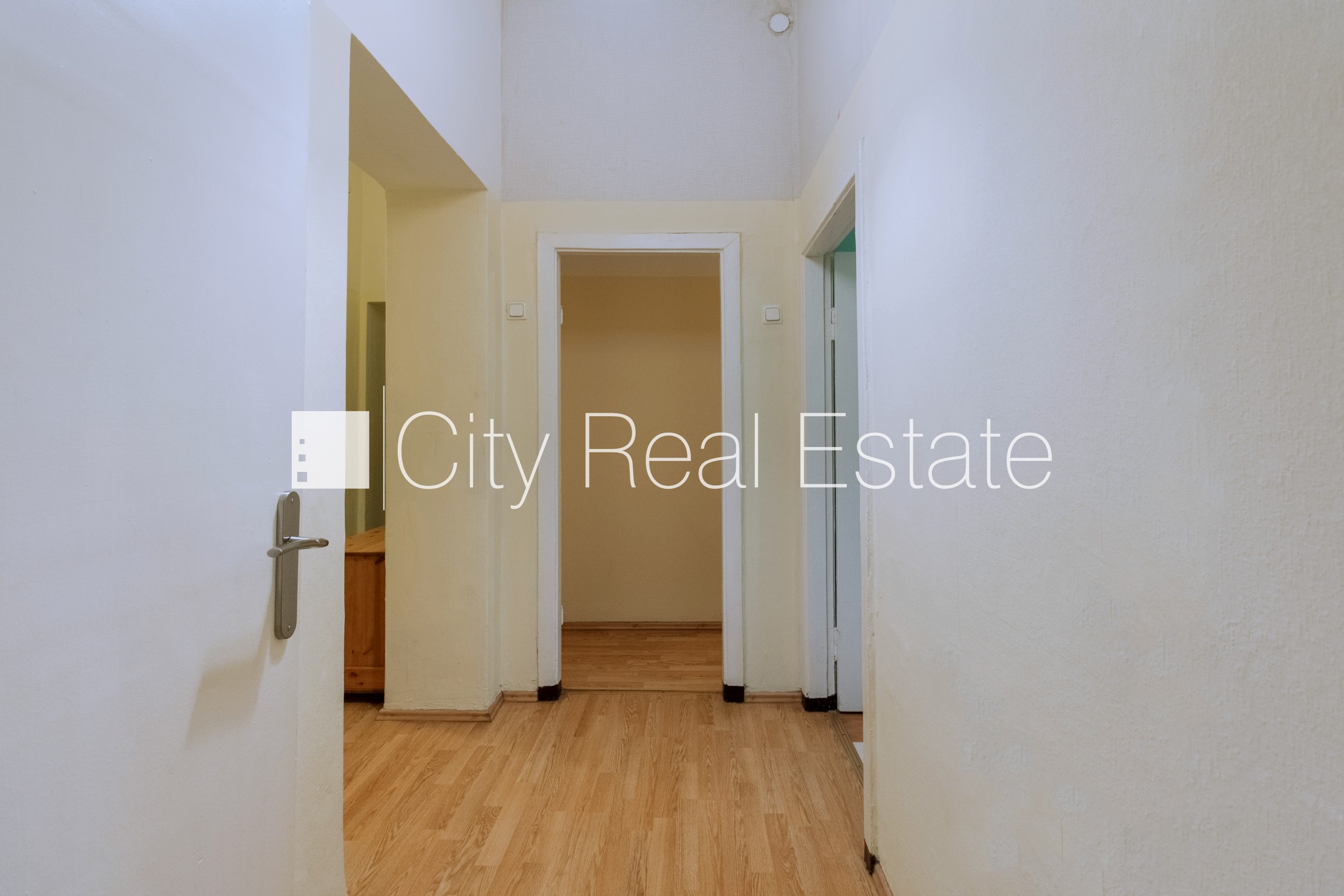 Объявление. Реновированный дом, благоустроенный озеленённый двор, закрытый двор, лифт, изолированные комнаты 2 Цена: 700 EUR/мес. Foto #13