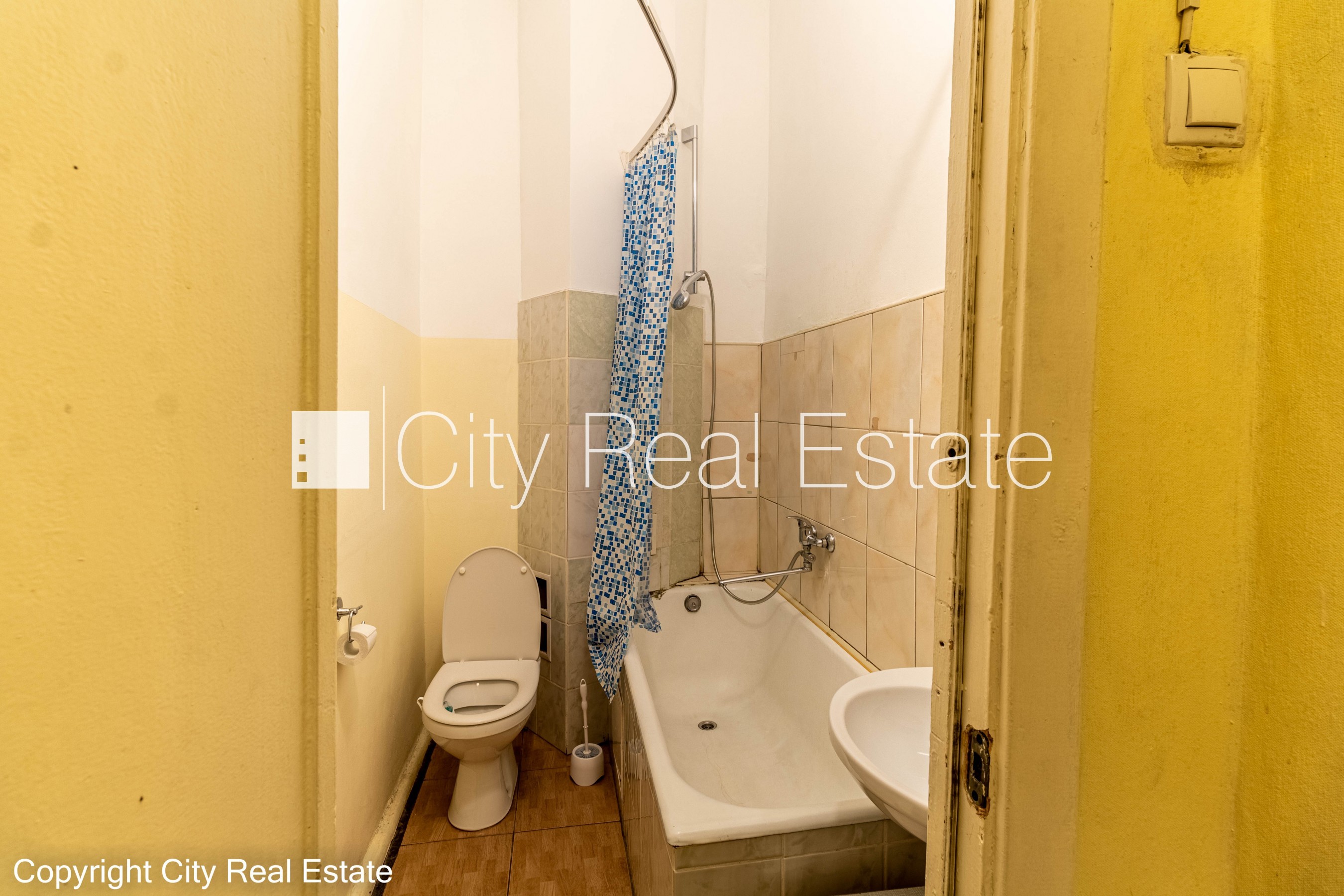 Объявление. Реновированный дом, благоустроенный озеленённый двор, закрытый двор, лифт, изолированные комнаты 2 Цена: 700 EUR/мес. Foto #14