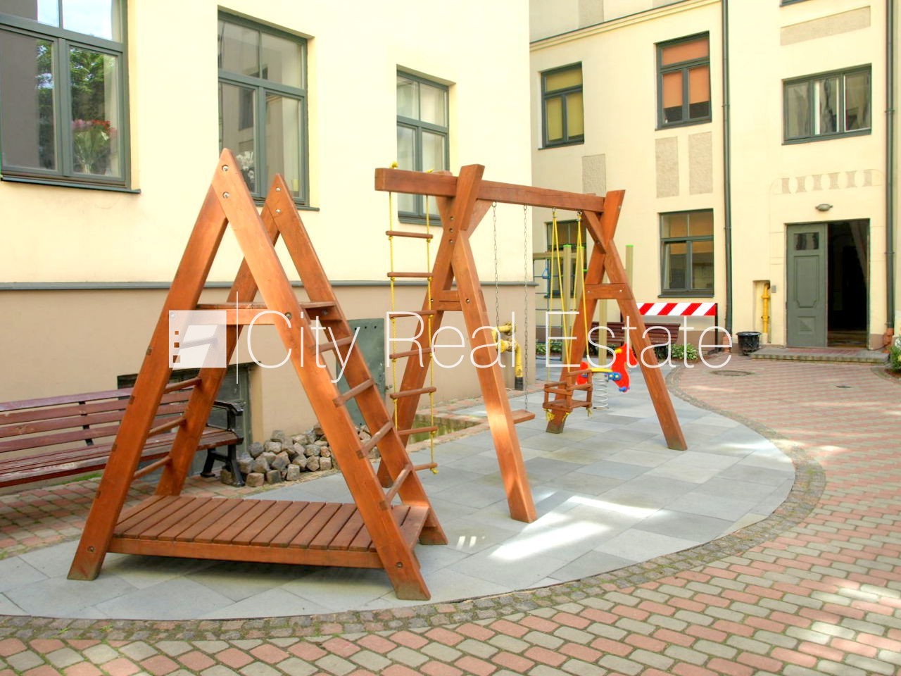 Объявление. Реновированный дом, благоустроенный озеленённый двор, закрытый двор, лифт, изолированные комнаты 2 Цена: 700 EUR/мес. Foto #19