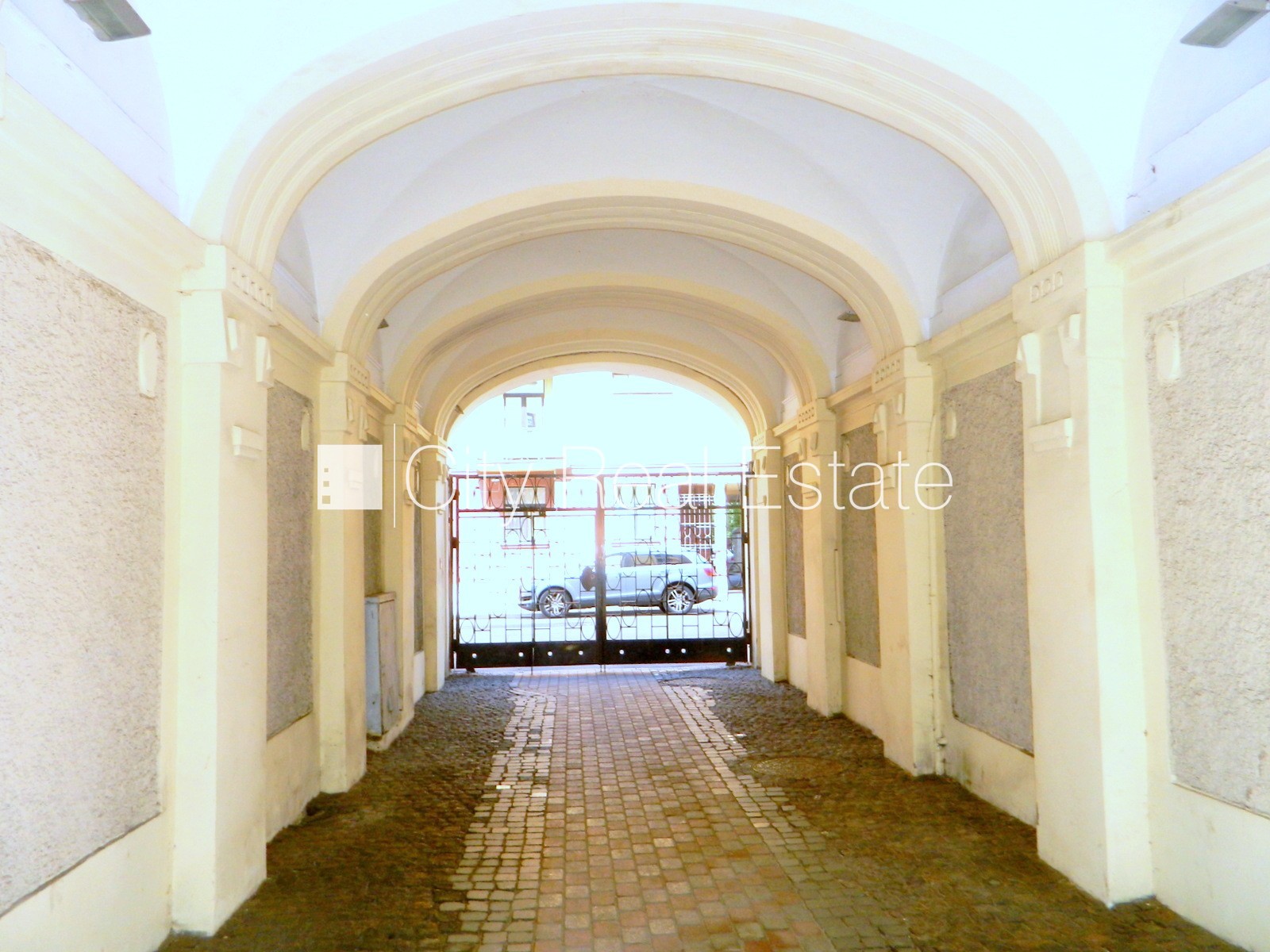 Объявление. Реновированный дом, благоустроенный озеленённый двор, закрытый двор, лифт, изолированные комнаты 2 Цена: 700 EUR/мес. Foto #22