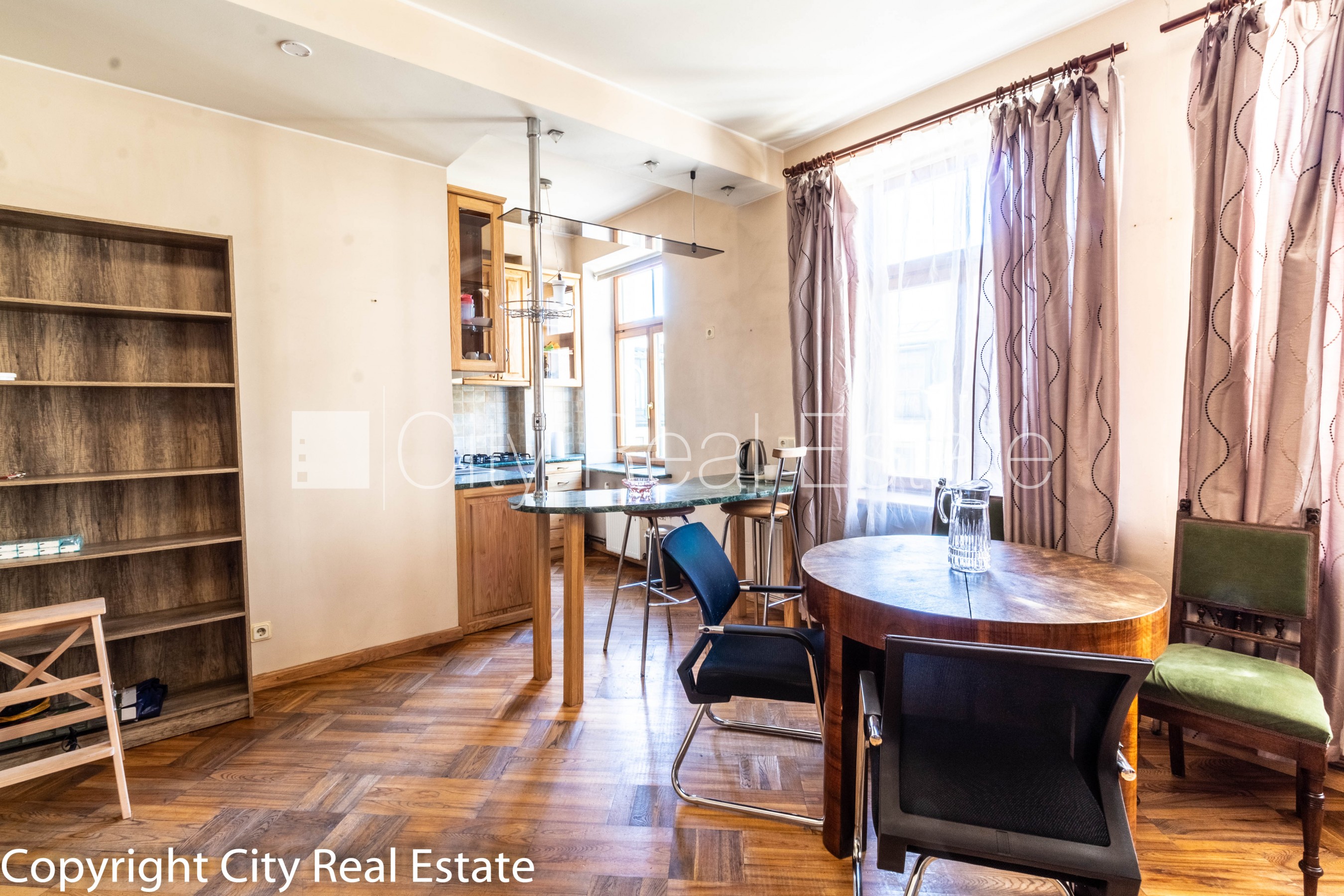 Объявление. Дом во дворе, реновированный дом, закрытый двор, лифт, лестничная клетка после косметического Цена: 750 EUR/мес. Foto #11