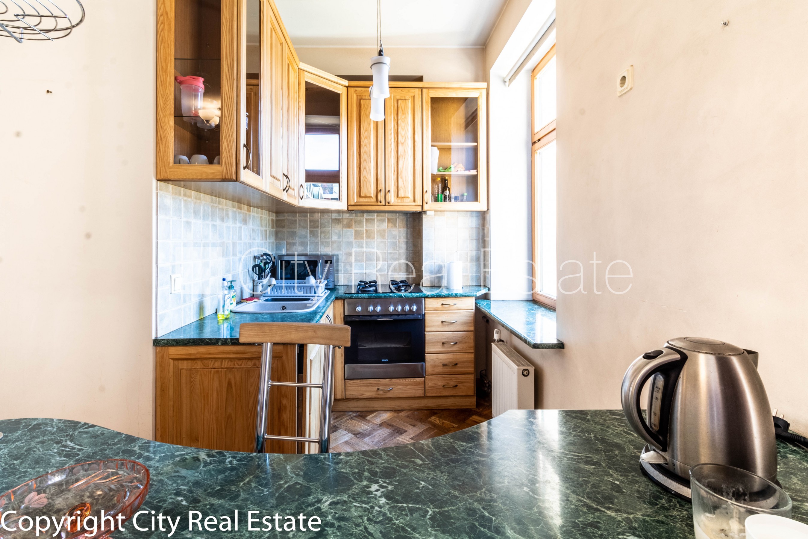 Объявление. Дом во дворе, реновированный дом, закрытый двор, лифт, лестничная клетка после косметического Цена: 750 EUR/мес. Foto #12