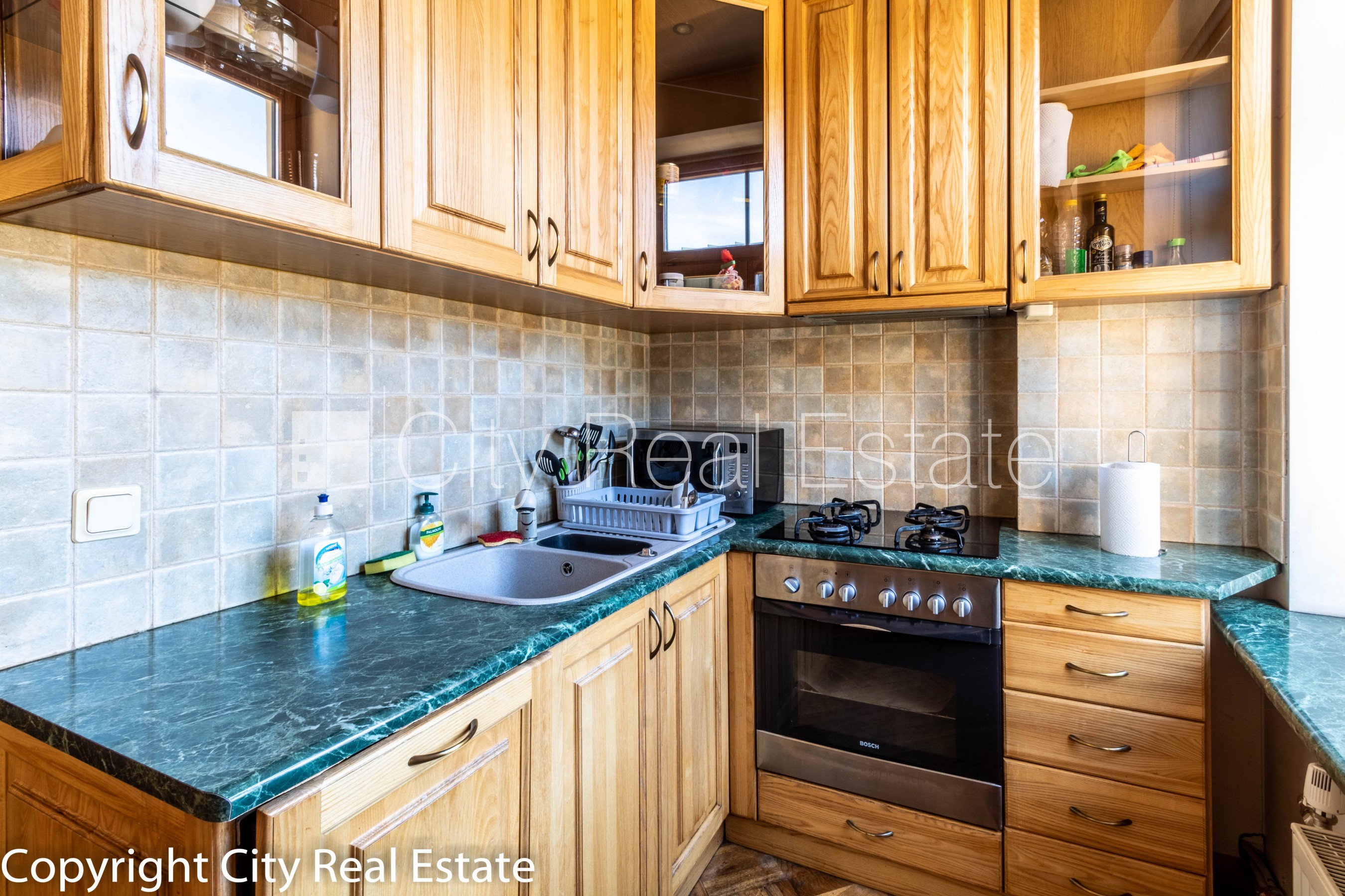 Объявление. Дом во дворе, реновированный дом, закрытый двор, лифт, лестничная клетка после косметического Цена: 750 EUR/мес. Foto #13