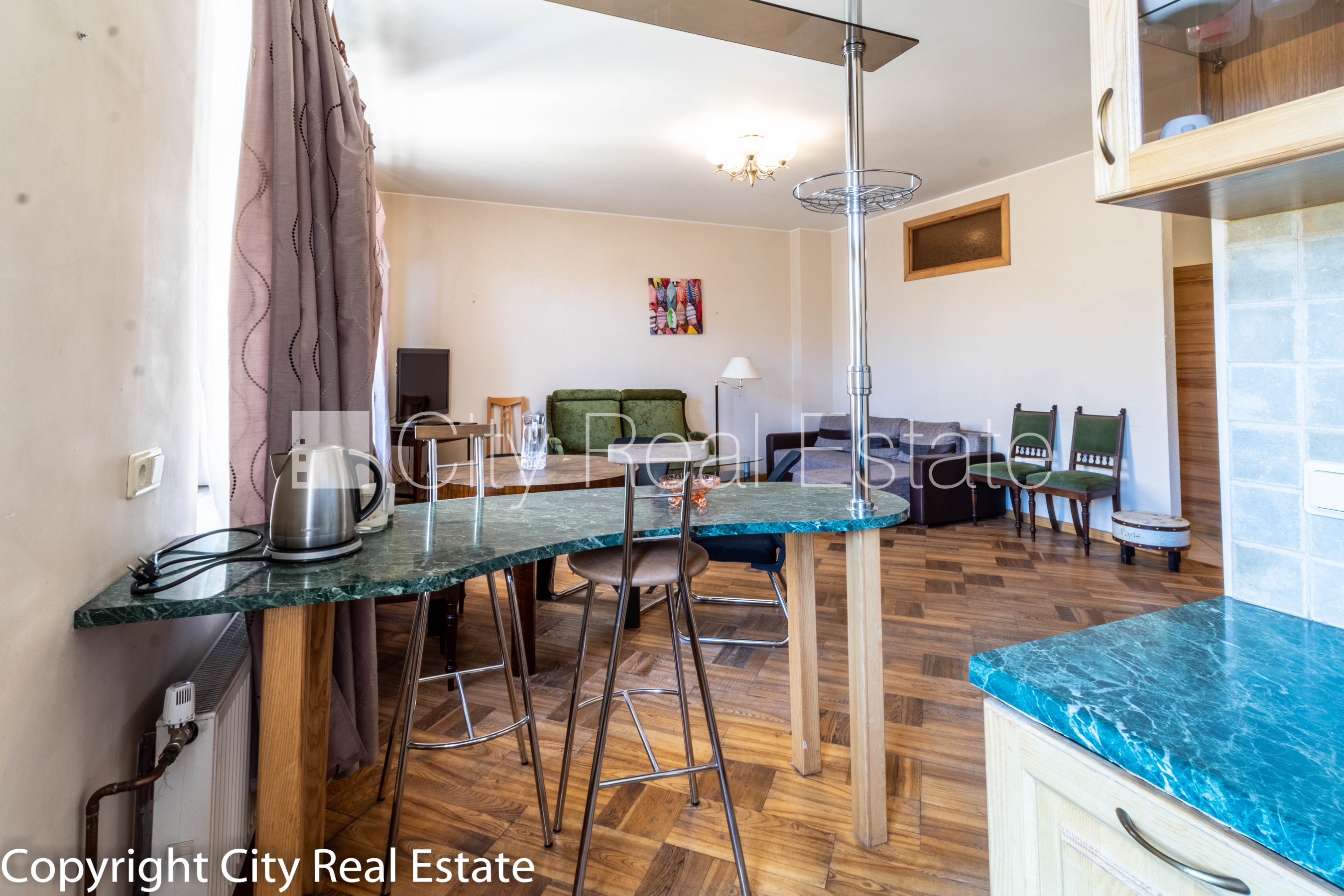 Объявление. Дом во дворе, реновированный дом, закрытый двор, лифт, лестничная клетка после косметического Цена: 750 EUR/мес. Foto #14